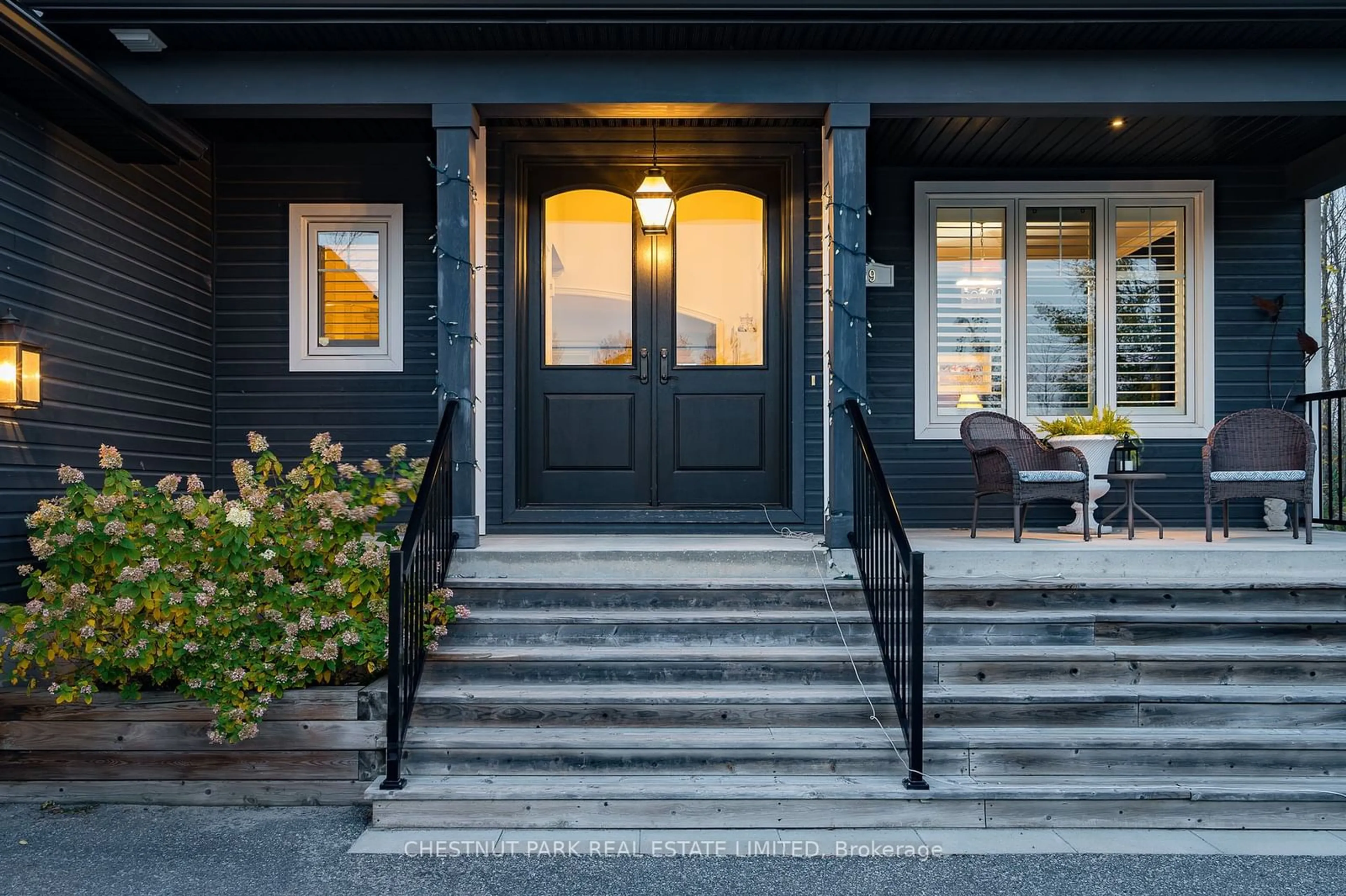 Indoor entryway, wood floors for 69 Mary St, Collingwood Ontario L9Y 0G8