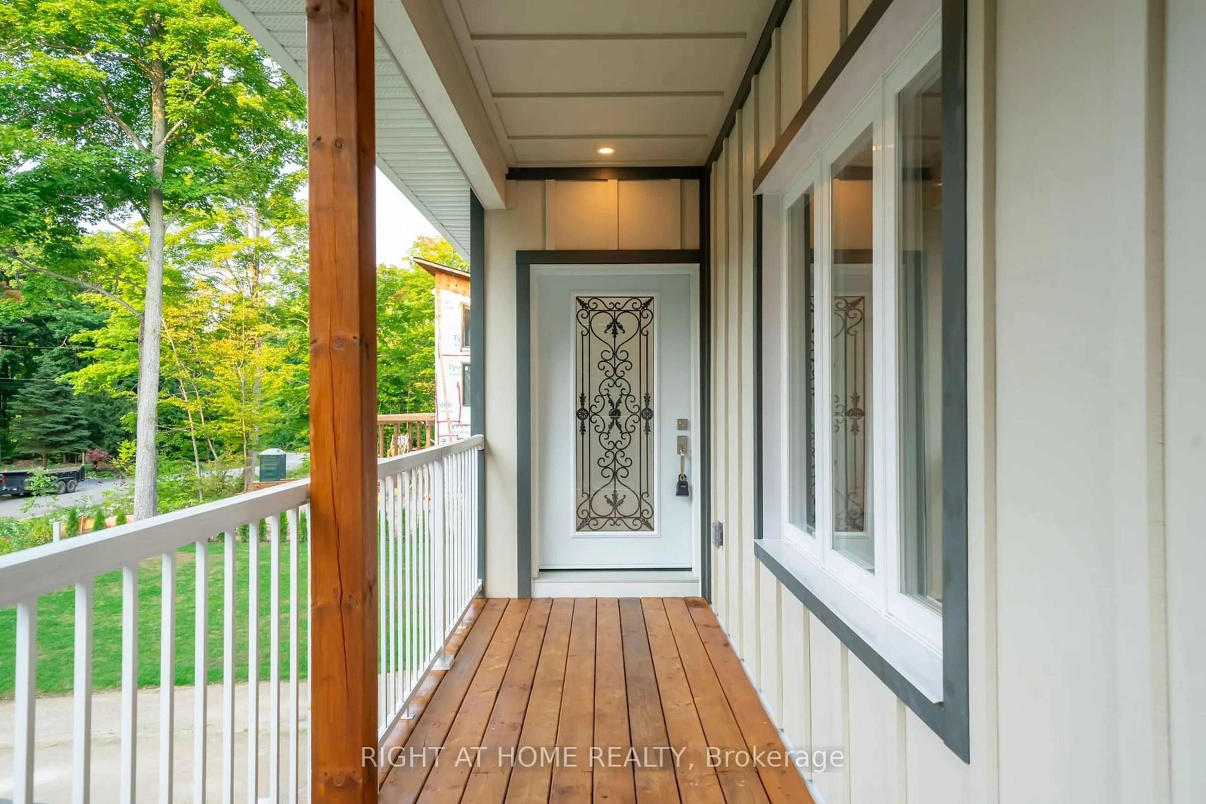 Indoor entryway, wood floors for 50 Breithaupt Cres, Tiny Ontario L9M 0B2