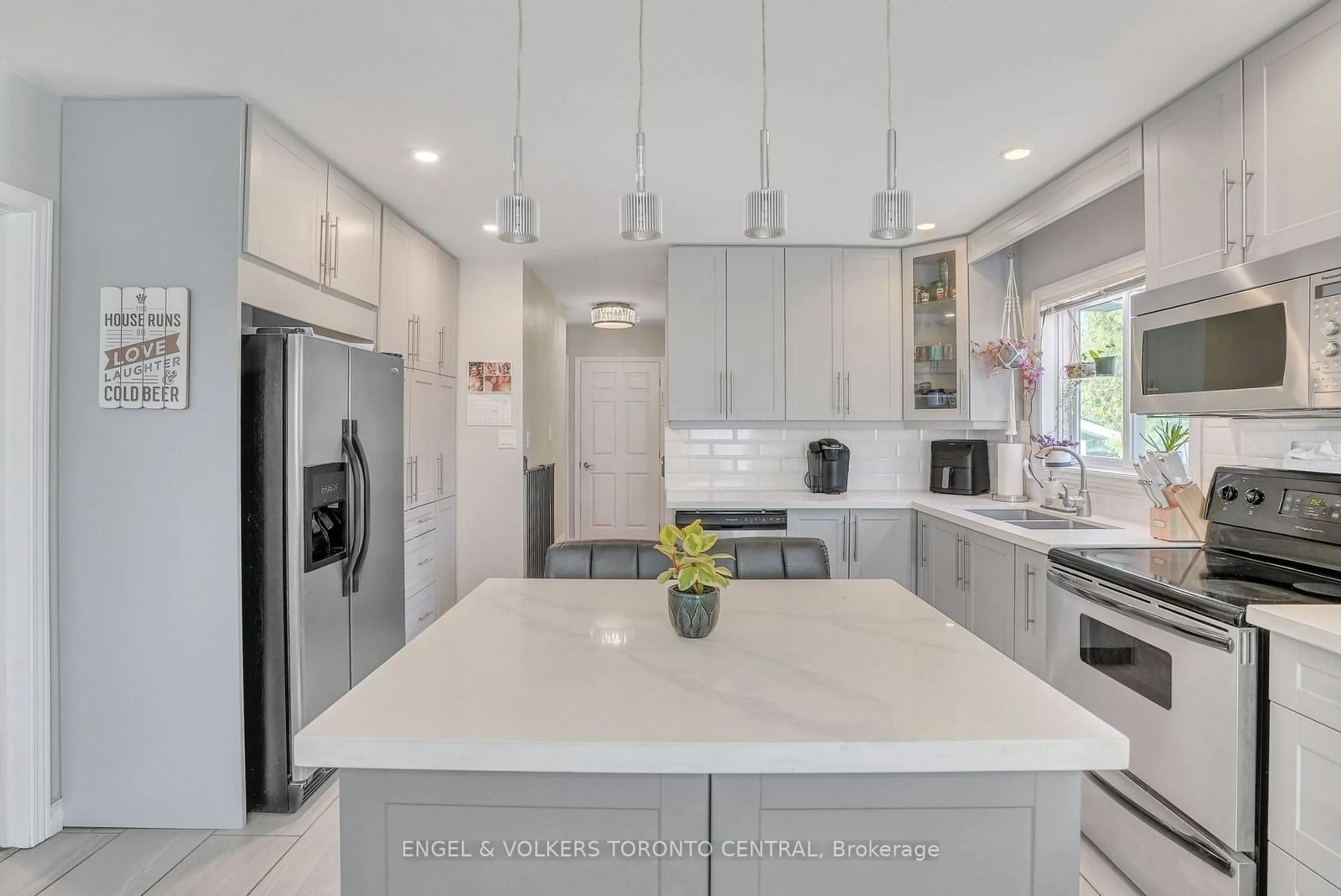 Contemporary kitchen, ceramic floors for 260 James St, Orillia Ontario L3V 1M2