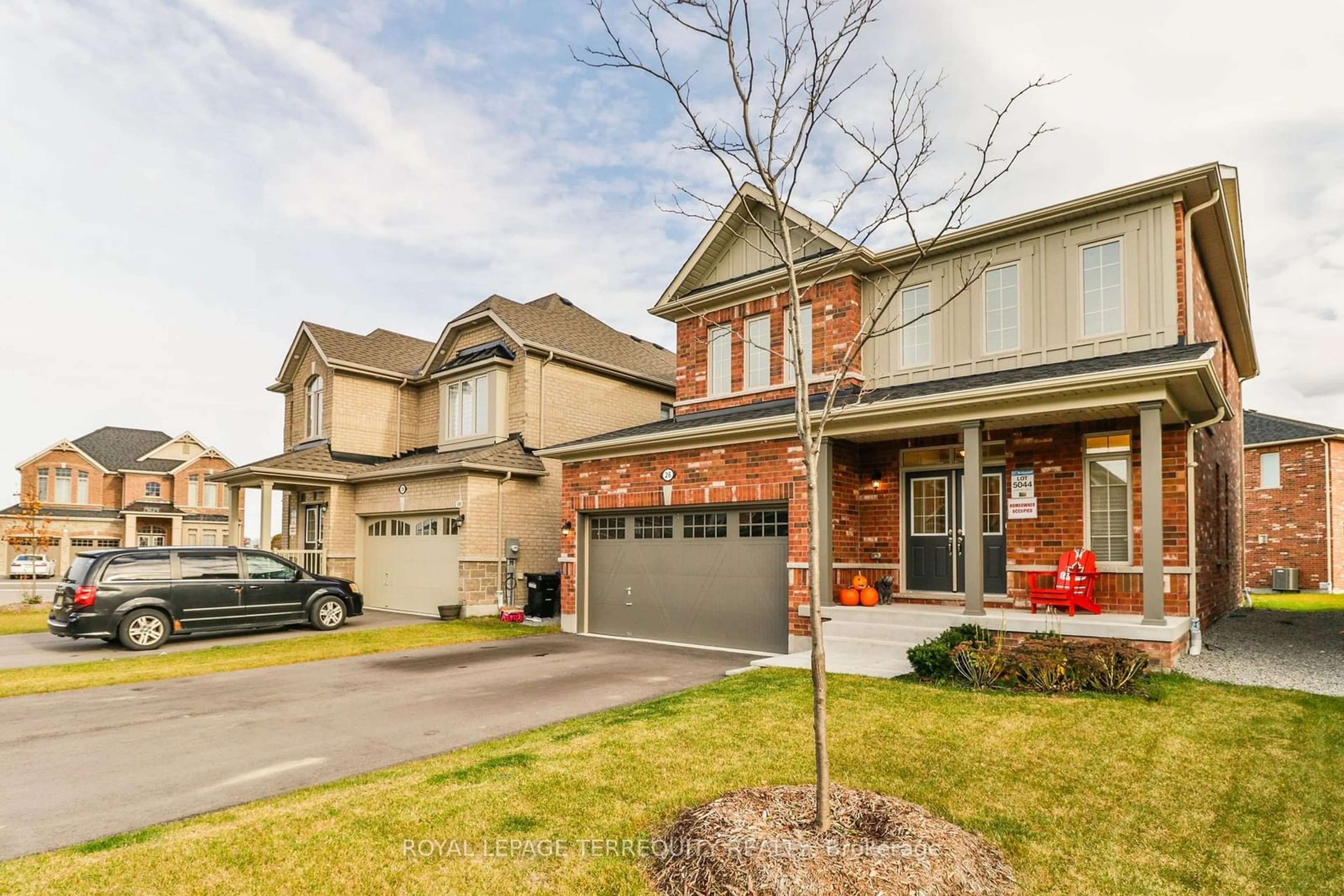 A pic from exterior of the house or condo, the street view for 26 Sanford Circ, Springwater Ontario L9X 2A8