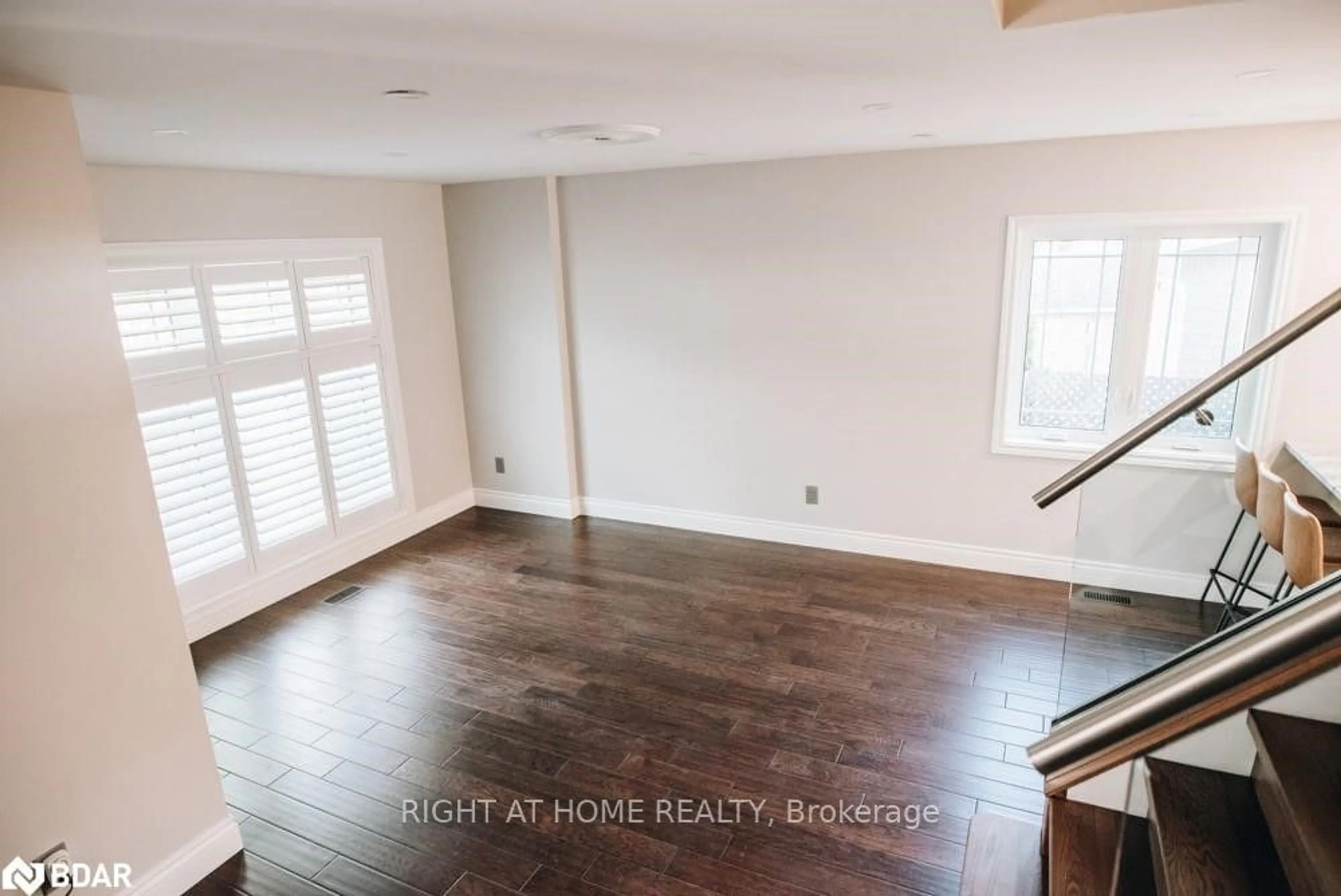 A pic of a room, wood floors for 349 Fifth St, Midland Ontario L4R 3W7