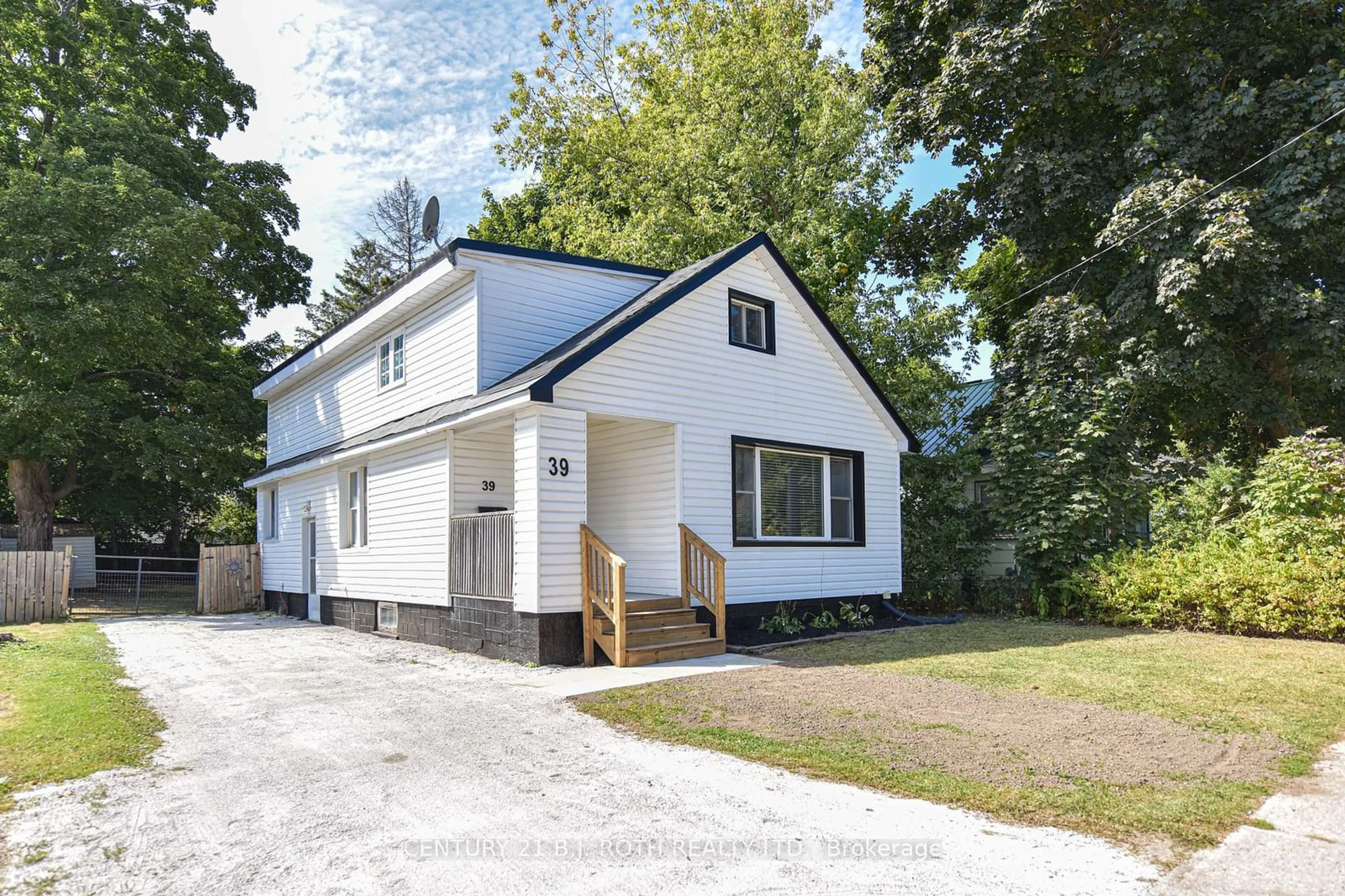 Frontside or backside of a home, cottage for 39 Westmount Dr, Orillia Ontario L3V 6C8