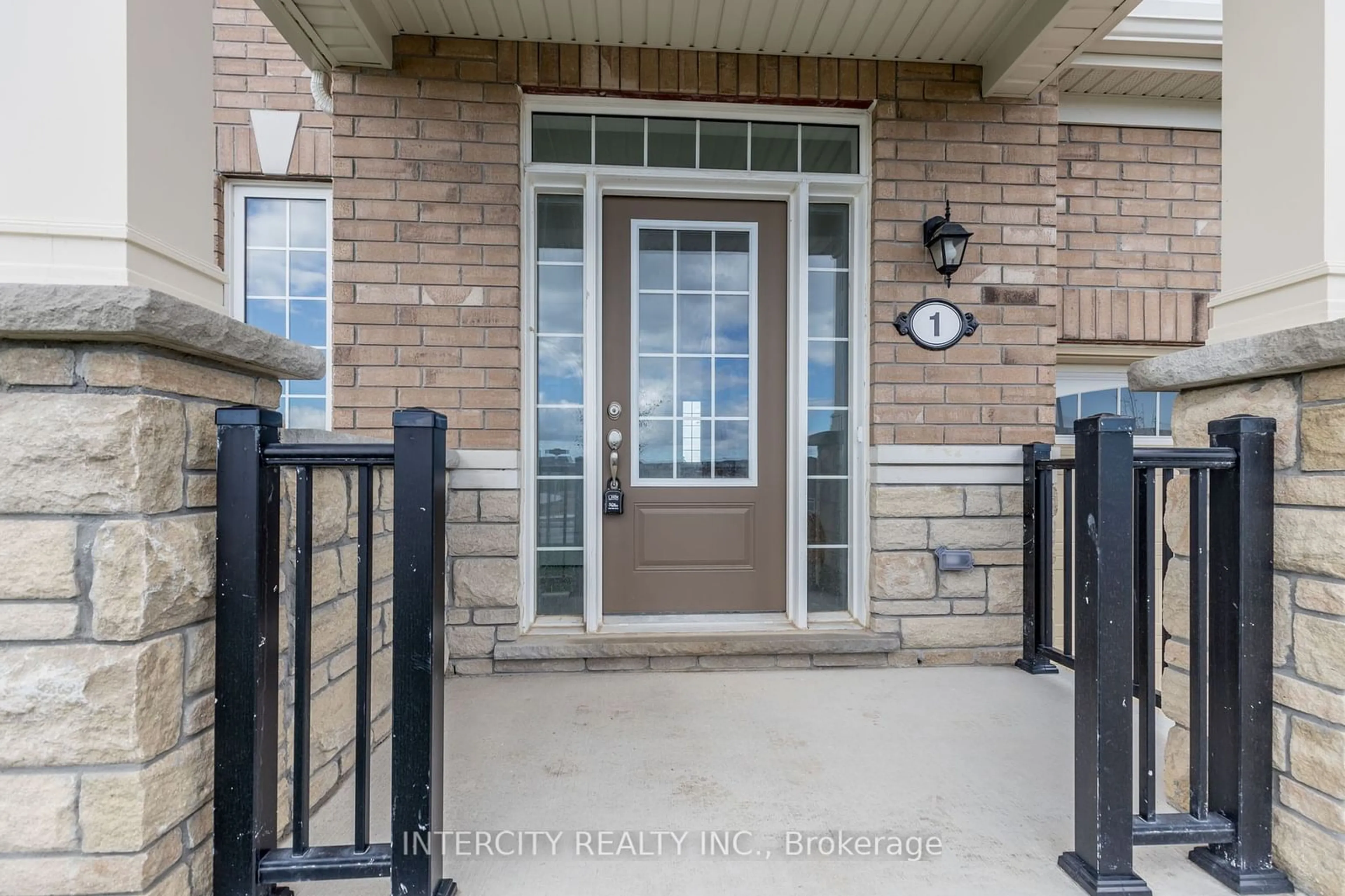 Indoor entryway, wood floors for 1 Mission St, Wasaga Beach Ontario L6Z 0L8