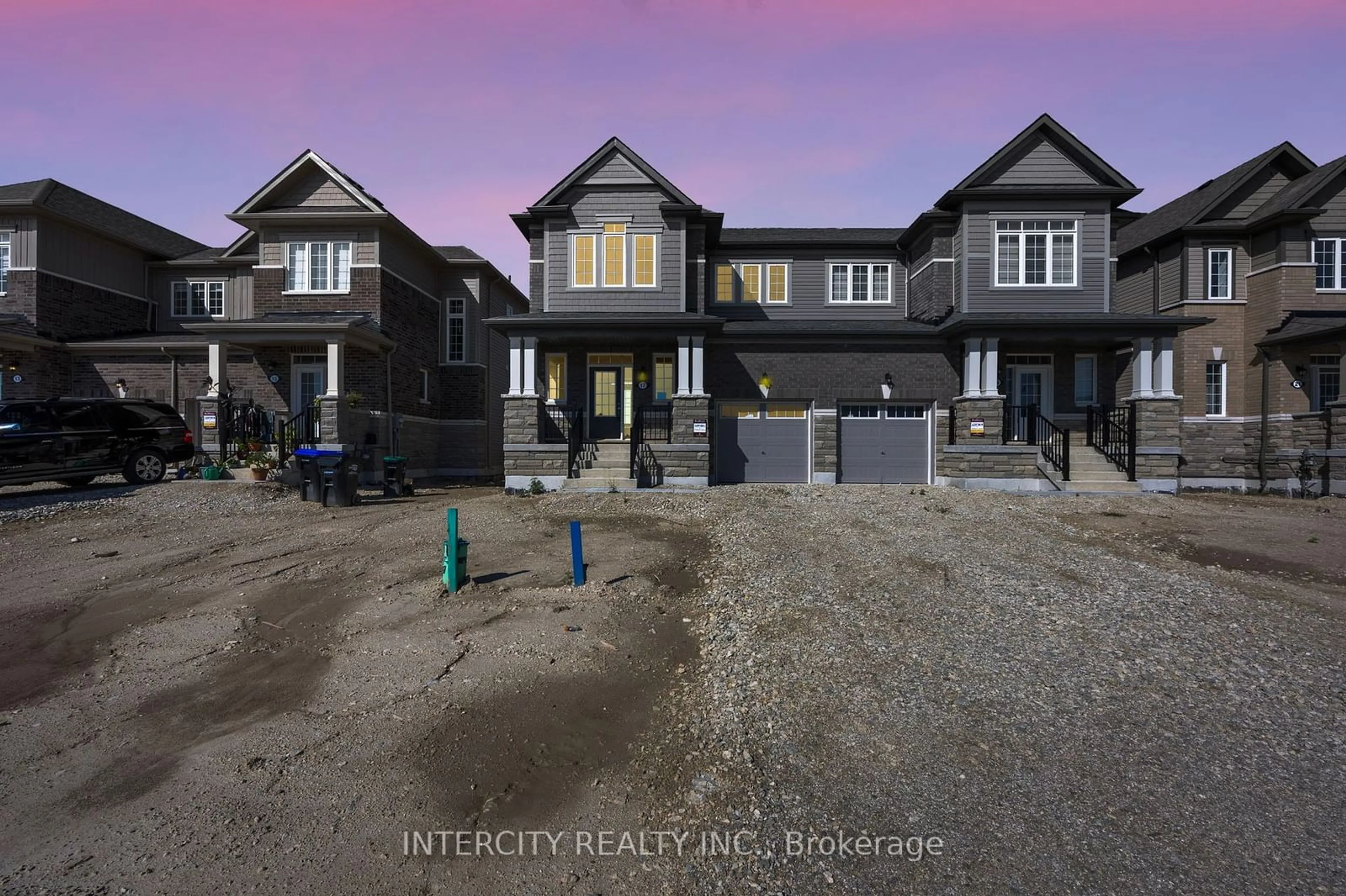 Frontside or backside of a home, the street view for 17 Mission St, Wasaga Beach Ontario L9Z 0L8