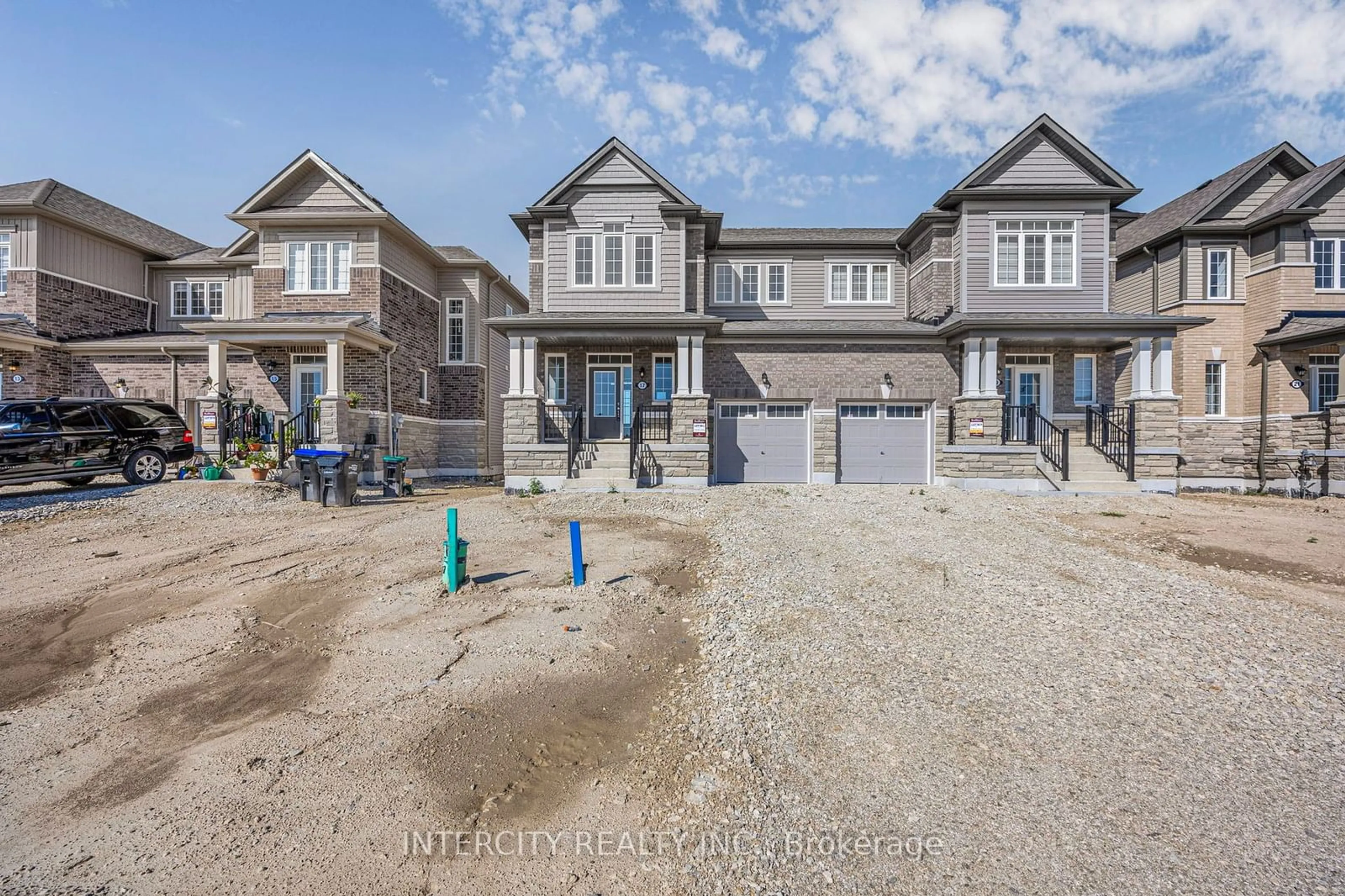 A pic from exterior of the house or condo, the street view for 17 Mission St, Wasaga Beach Ontario L9Z 0L8