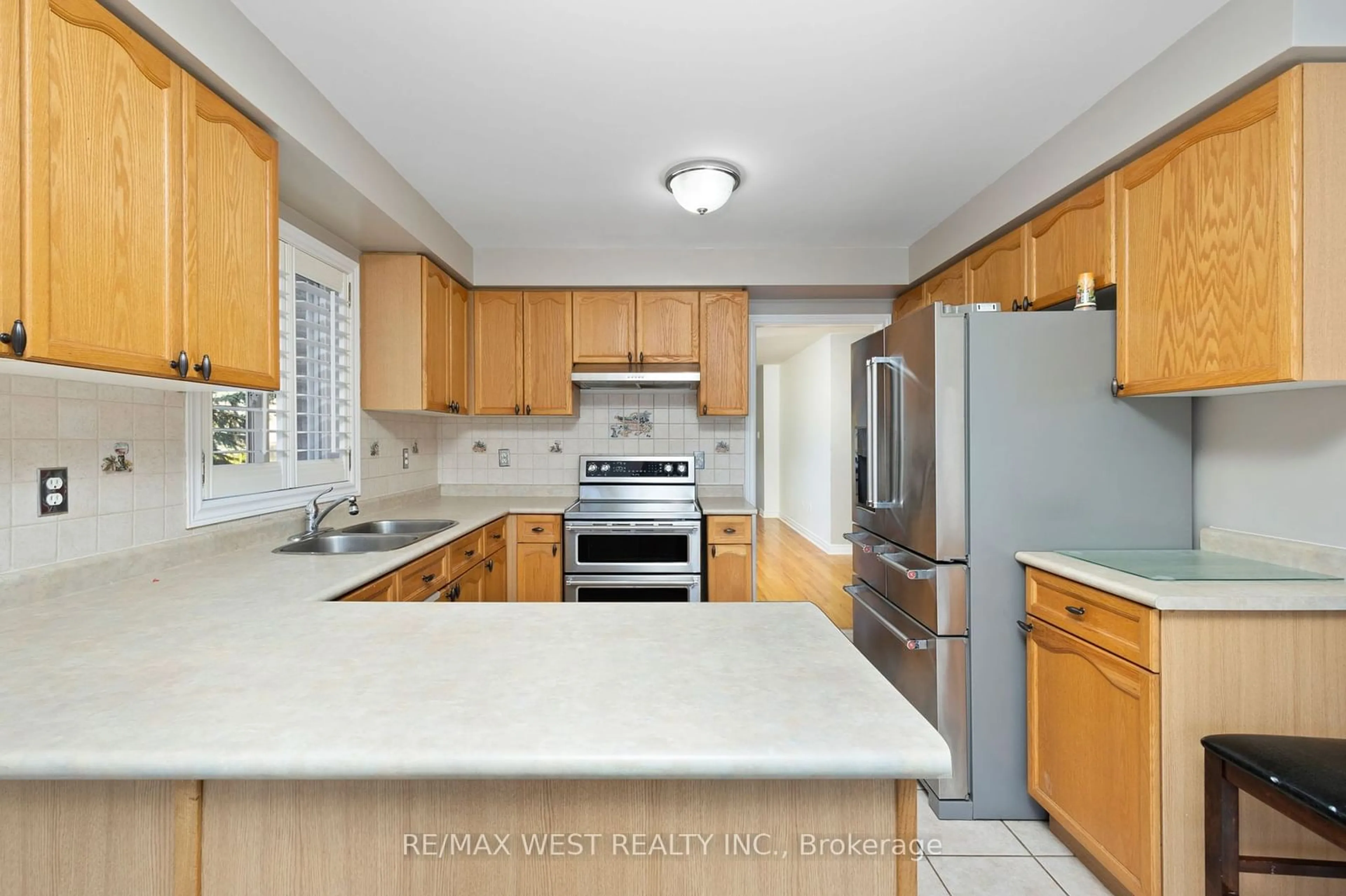 Standard kitchen, wood floors, cottage for 239 Emms Dr, Barrie Ontario L4N 0L5