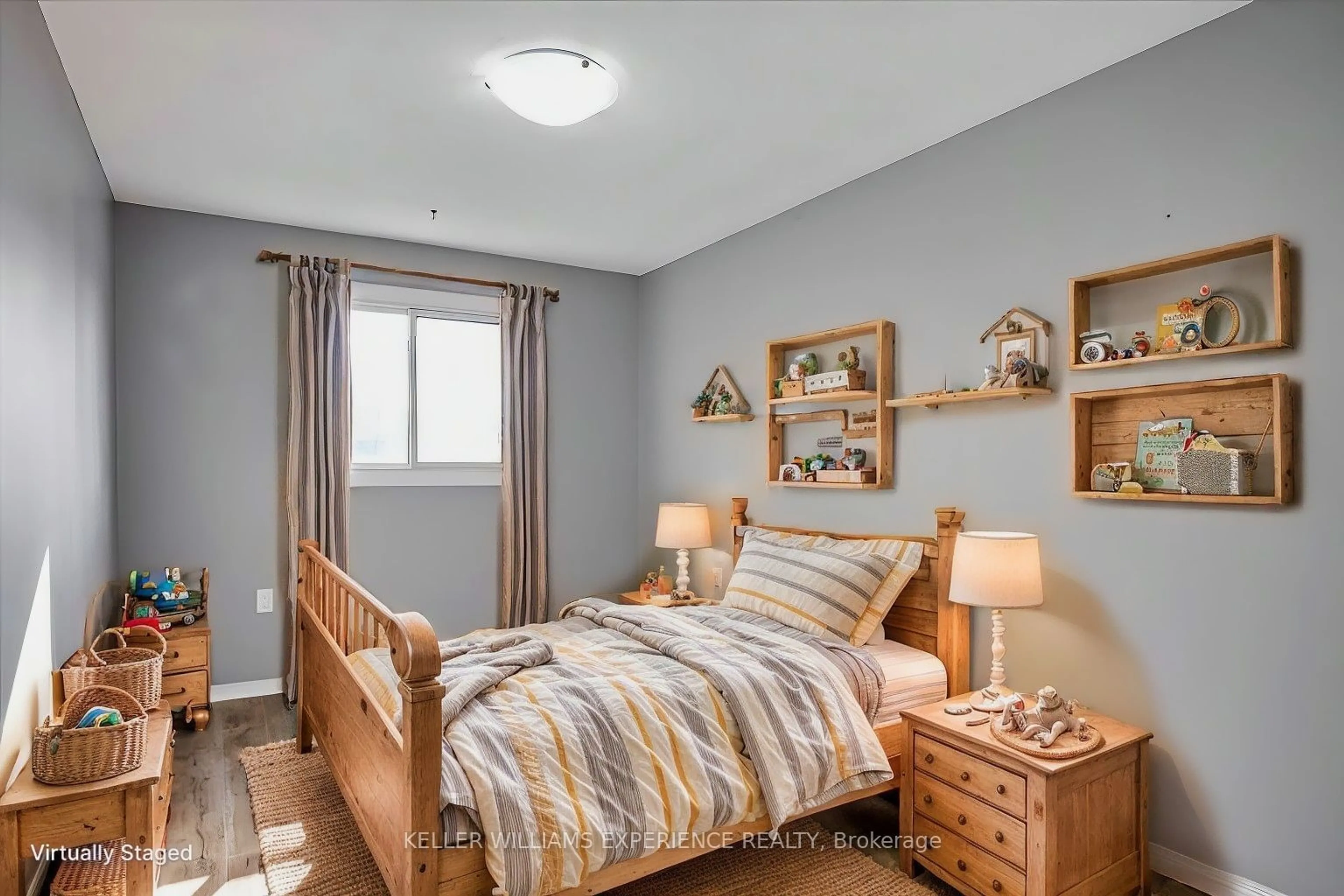 Bedroom with bed, wood/laminate floor for 39 Laurie Cres, Barrie Ontario L4M 6C7