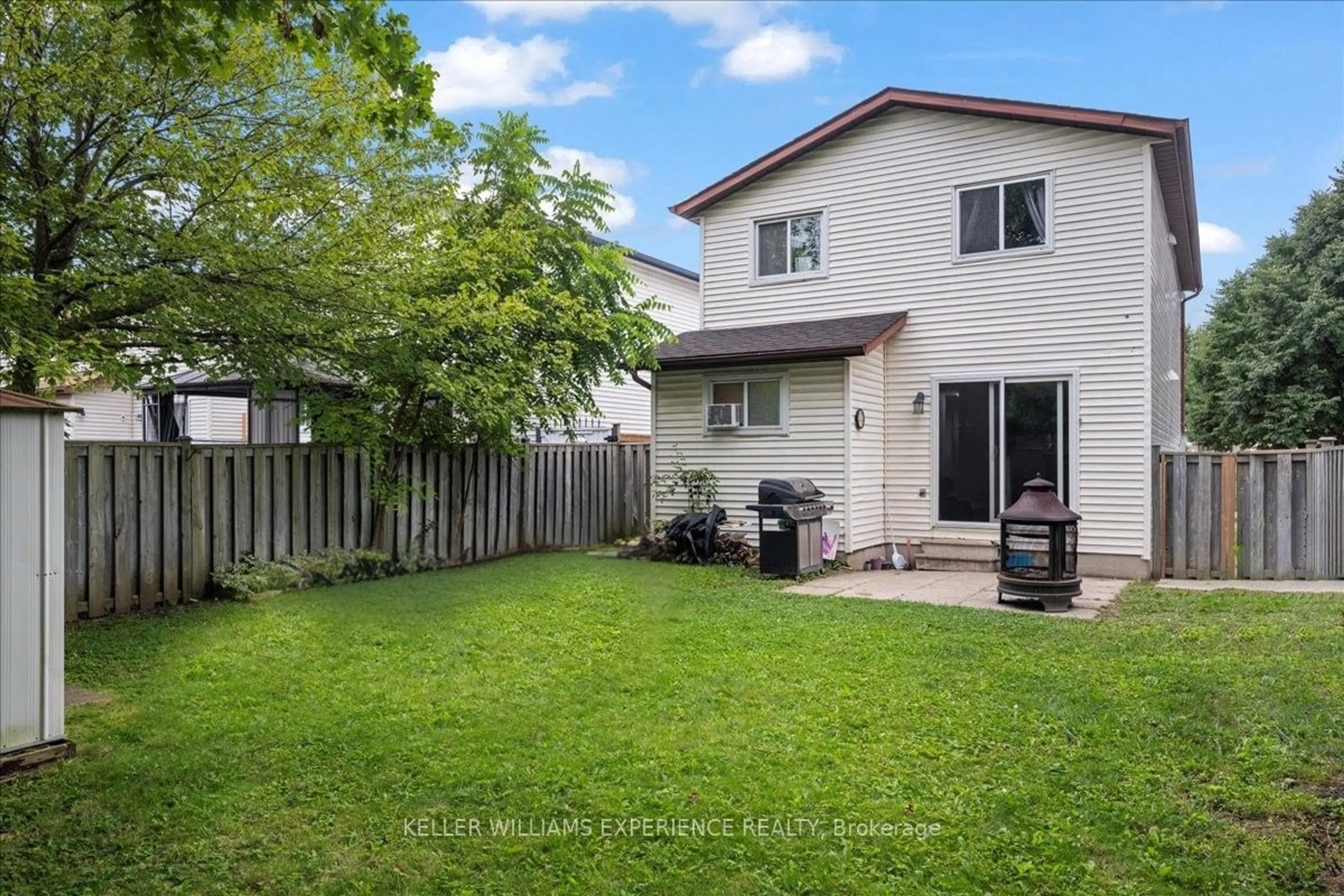 Patio, street for 39 Laurie Cres, Barrie Ontario L4M 6C7