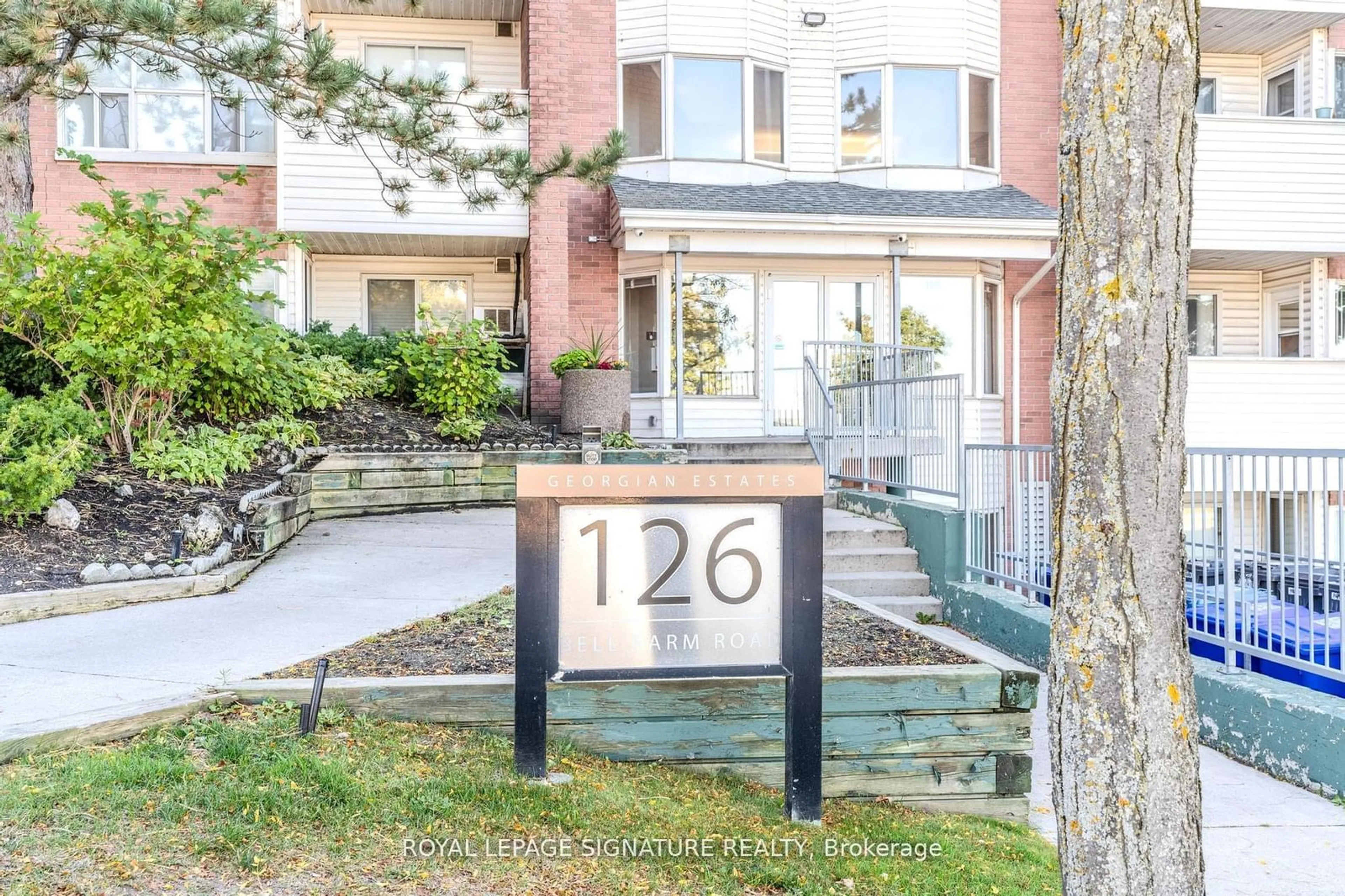 A pic from exterior of the house or condo, the street view for 126 Bell Farm Rd #215, Barrie Ontario L4M 6J3