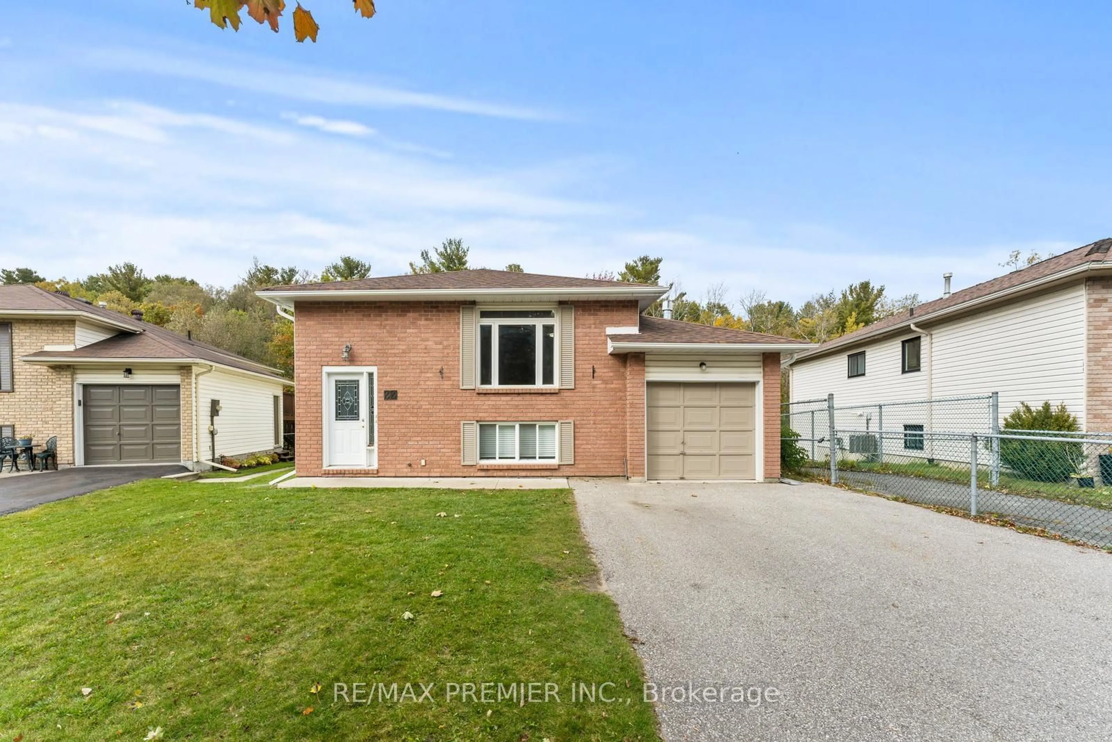 Frontside or backside of a home, the street view for 22 Bristow Crt, Barrie Ontario L4N 6T1