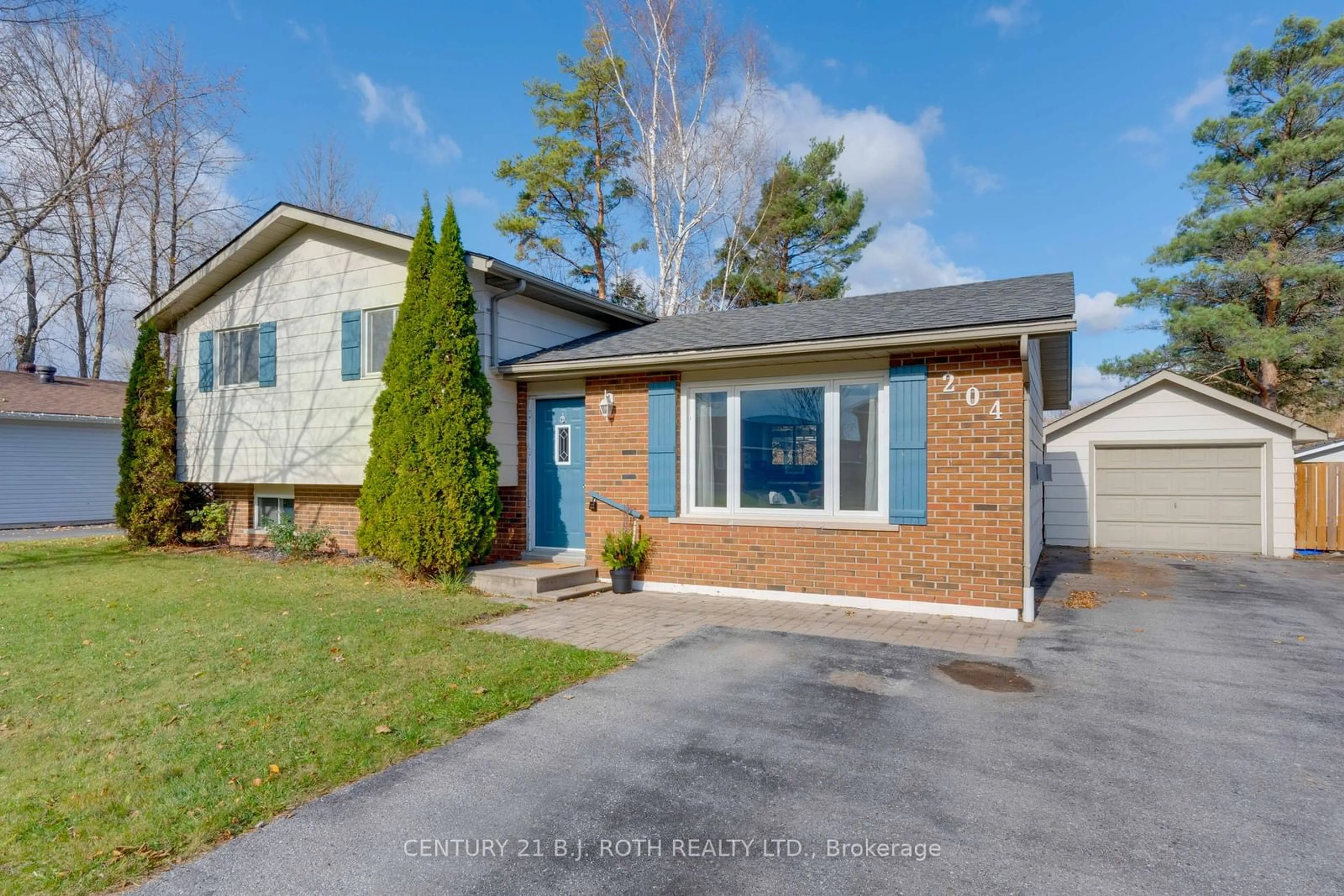 Frontside or backside of a home, the street view for 204 Margaret St, Clearview Ontario L0M 1S0