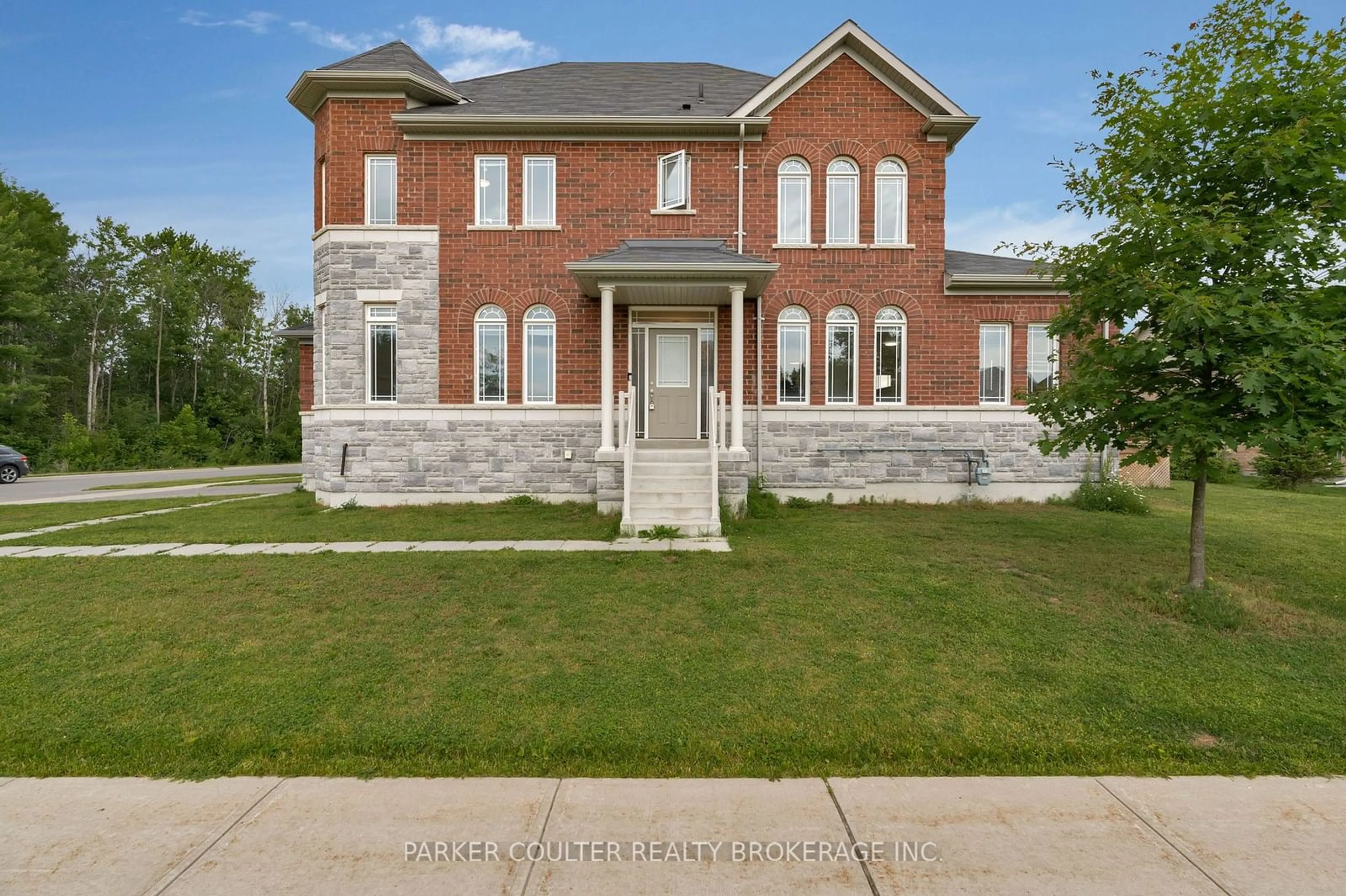 Home with brick exterior material for 52 Pearl St, Wasaga Beach Ontario L9Z 0G8