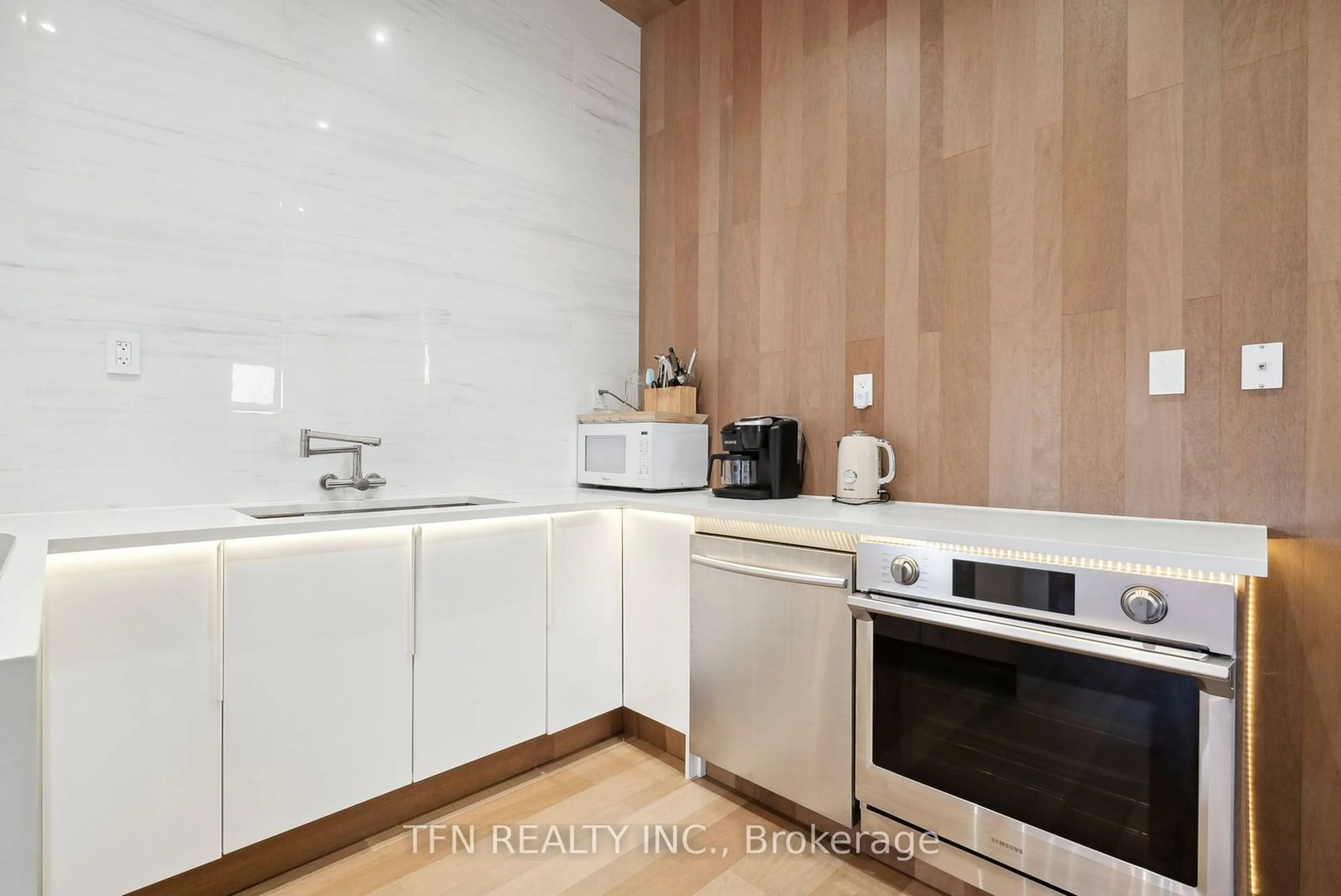 Standard kitchen, wood floors for 12 Schooner Lane, Tay Ontario L0K 2C0