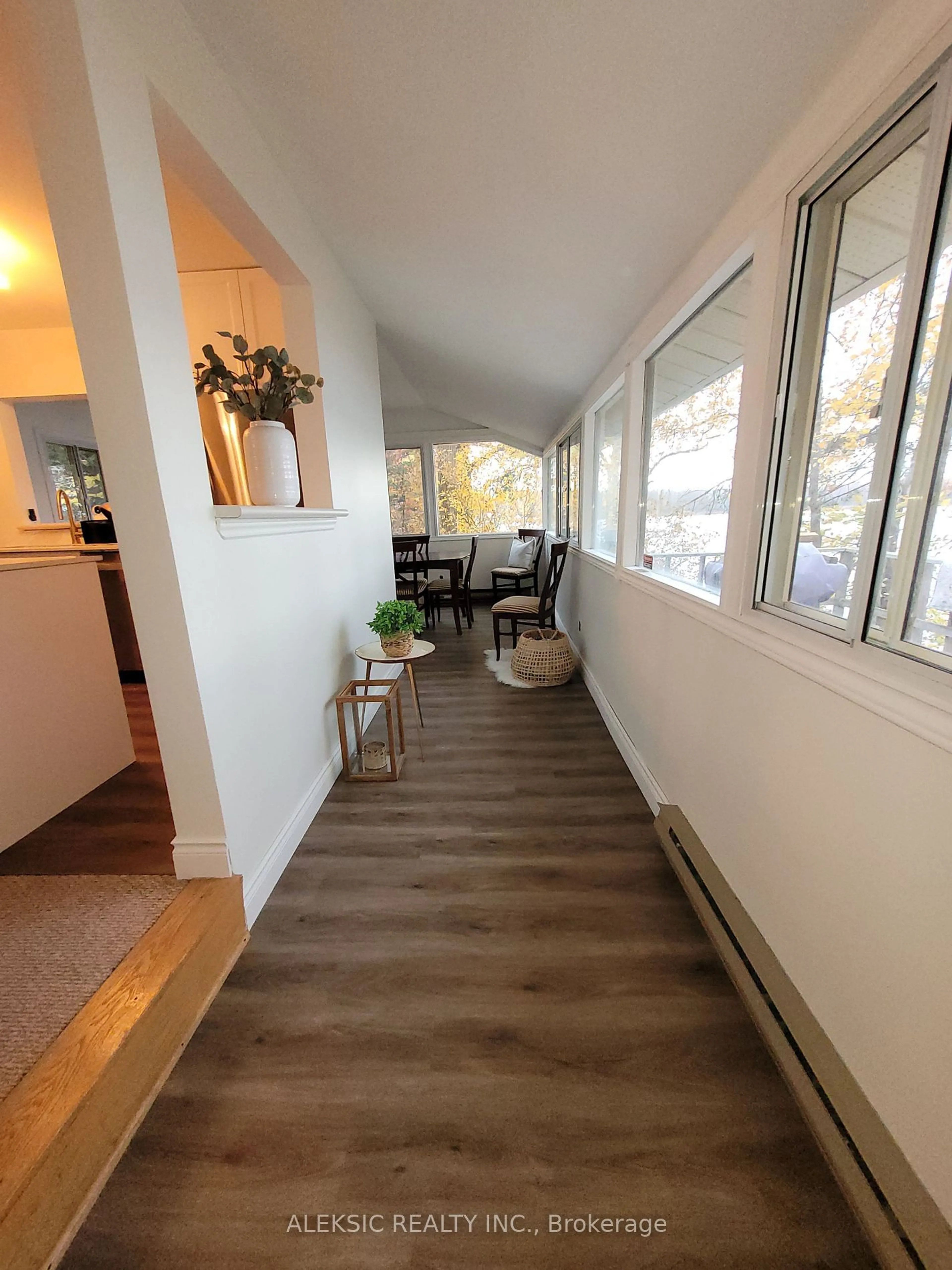 Indoor entryway, wood floors for 1660 Peninsula Point Rd, Severn Ontario P0E 1N0