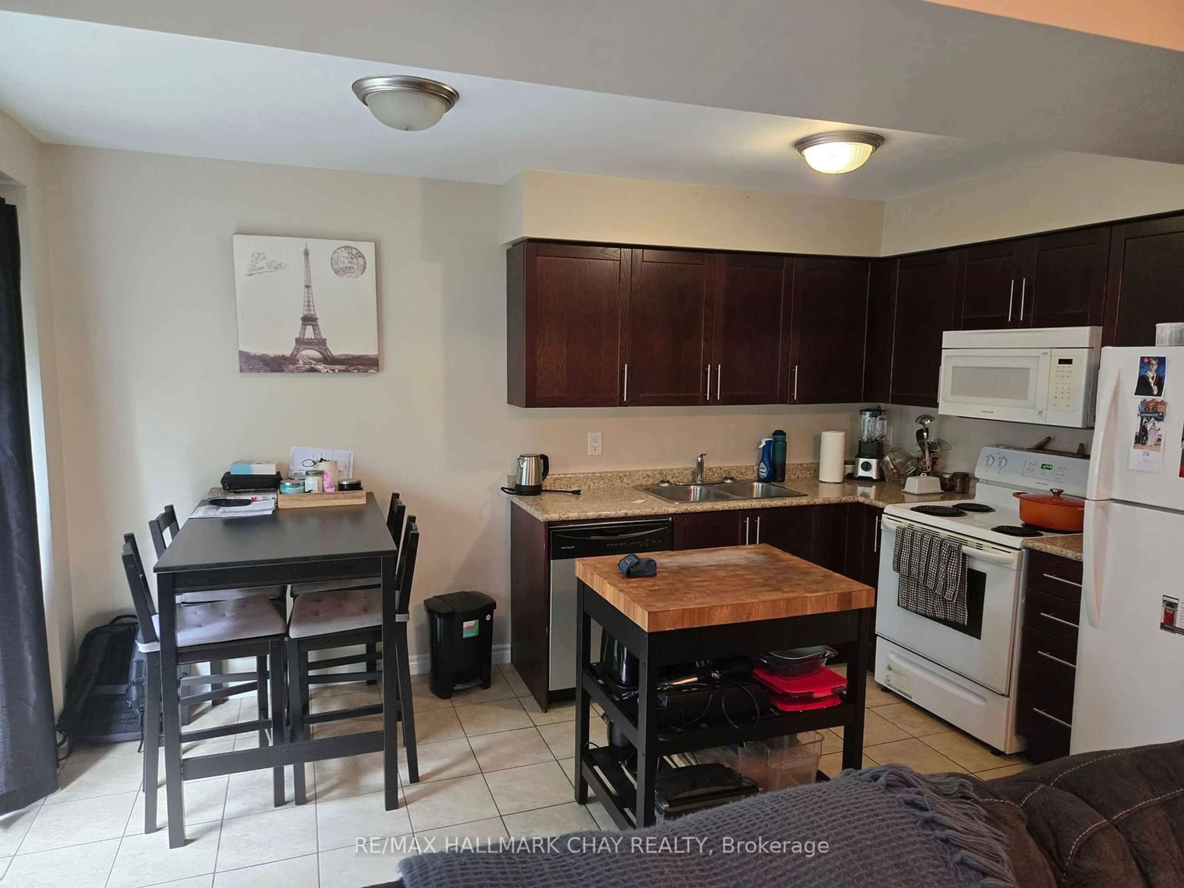 Standard kitchen for 204 Alva St #7, Barrie Ontario L4N 3W3