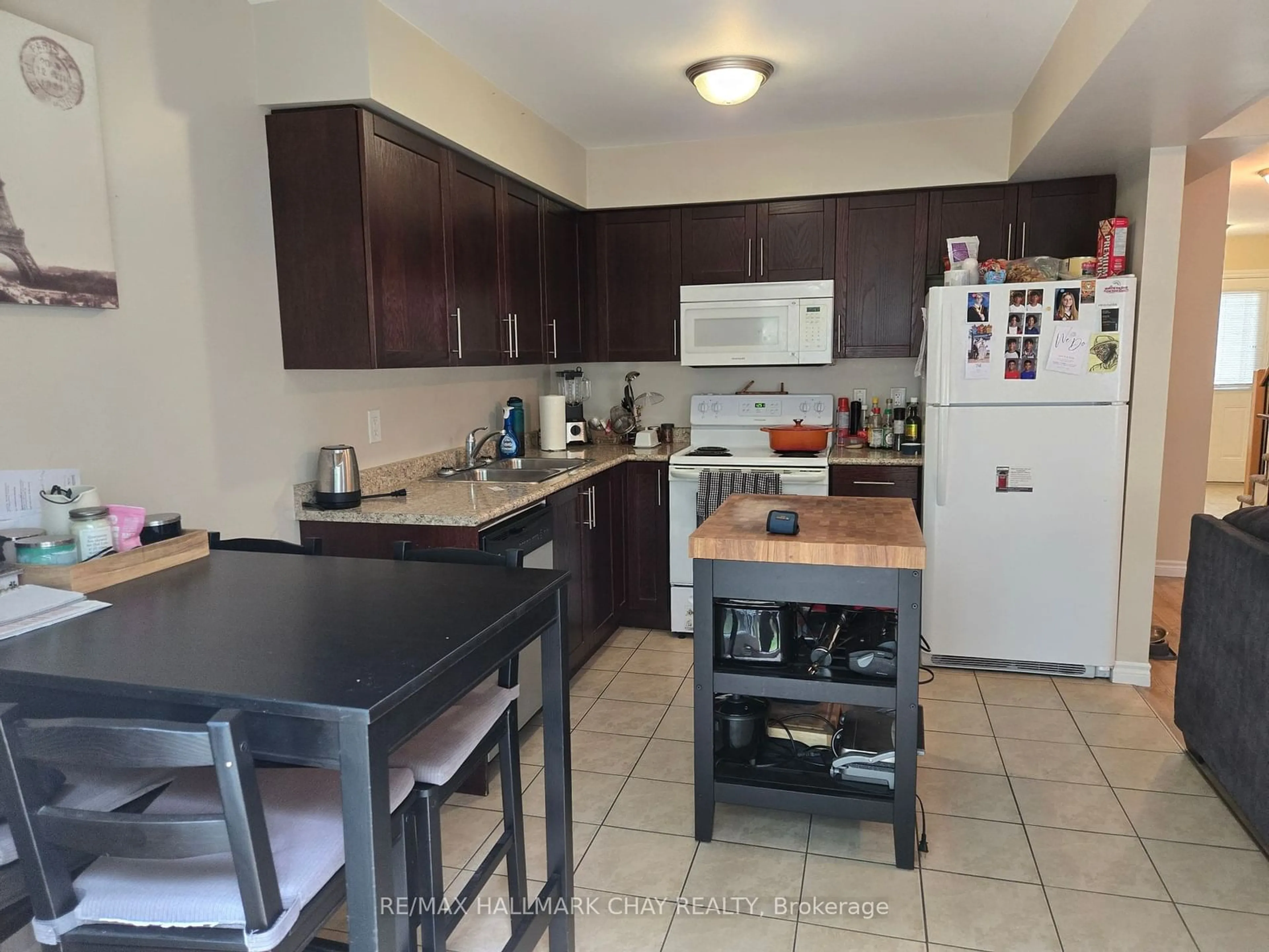 Standard kitchen for 204 Alva St #7, Barrie Ontario L4N 3W3