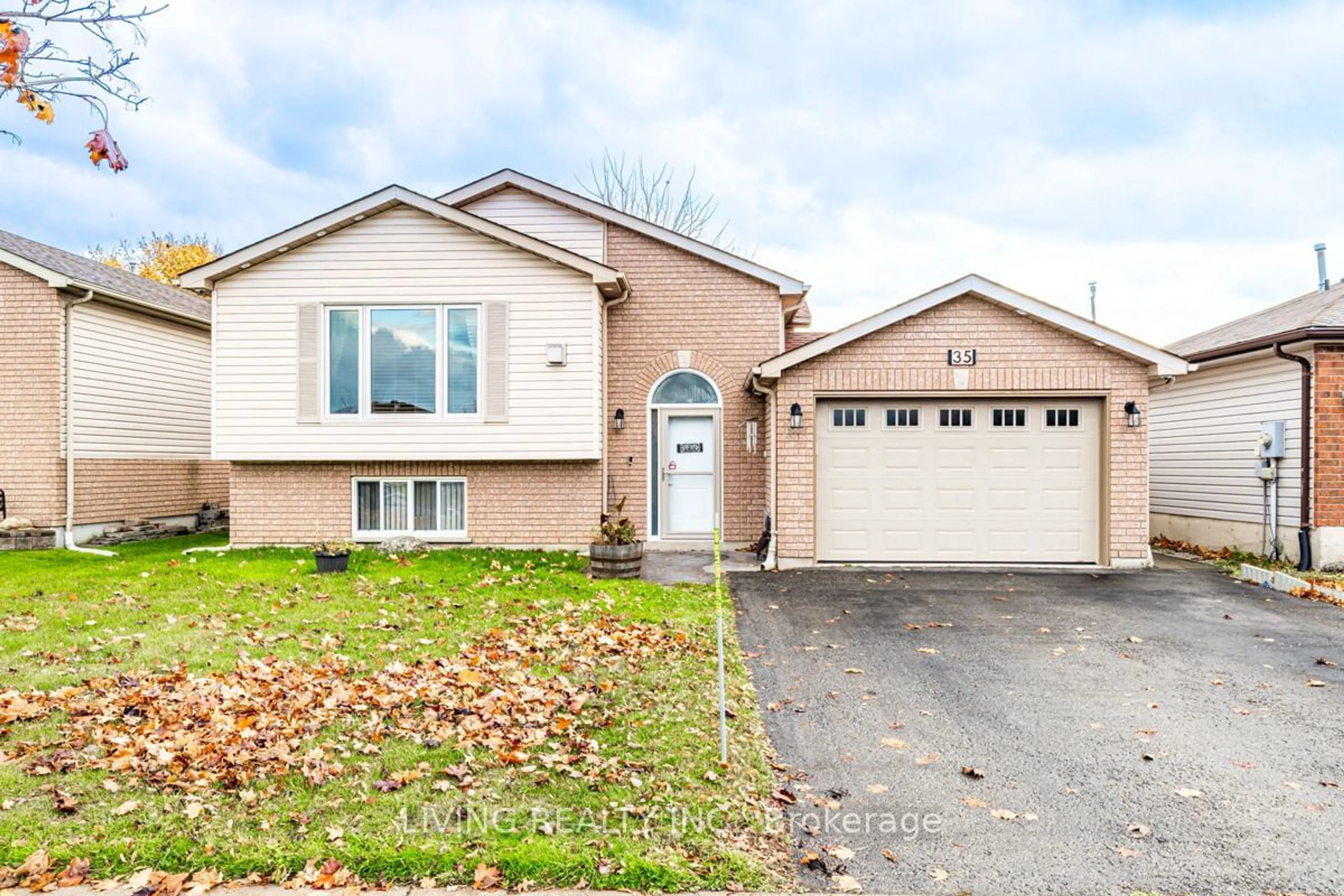 Frontside or backside of a home, the street view for 35 Mapleton Ave, Barrie Ontario L4N 7M2