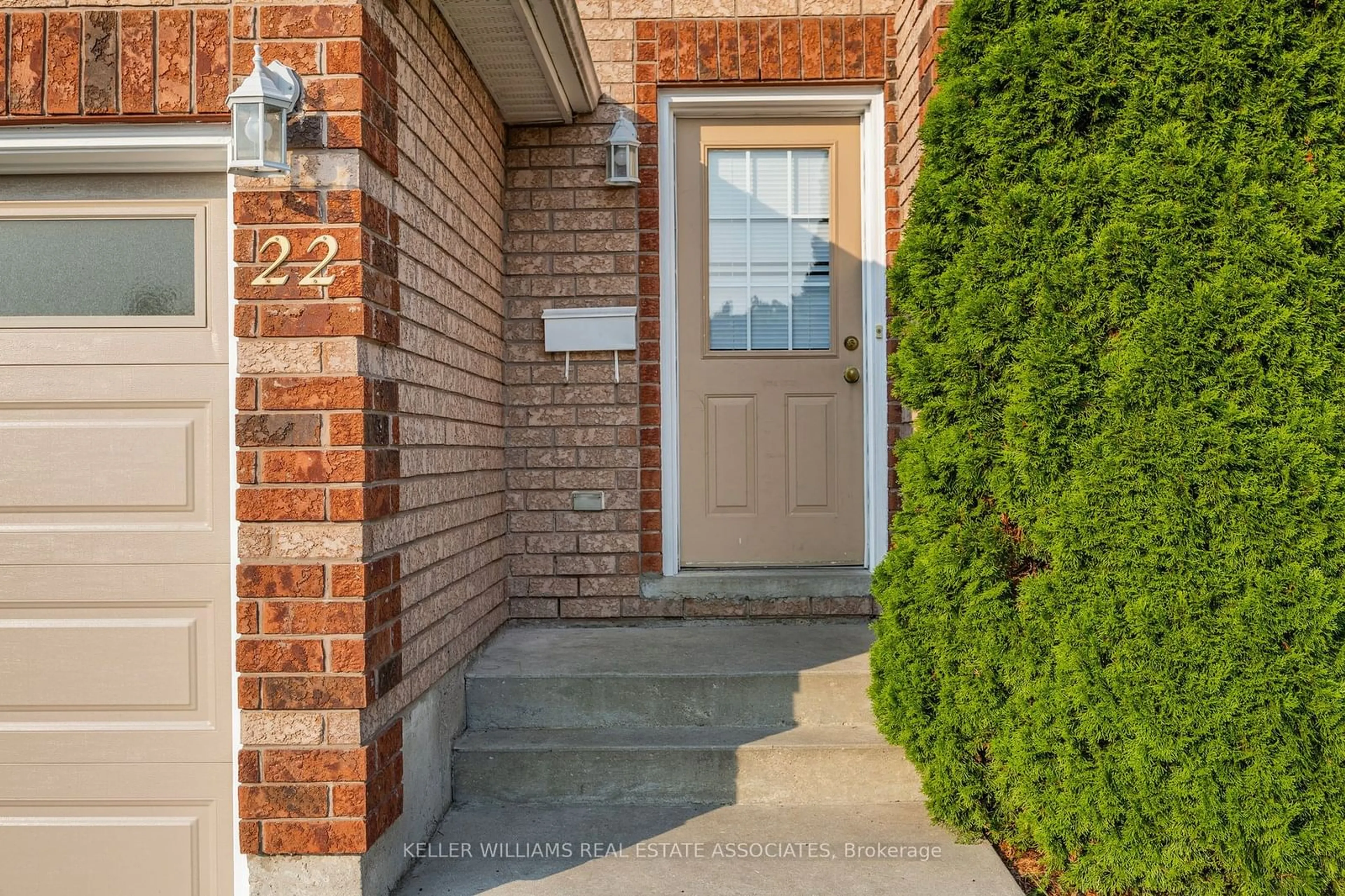 Home with brick exterior material for 22 Weymouth Rd, Barrie Ontario L4M 6R9