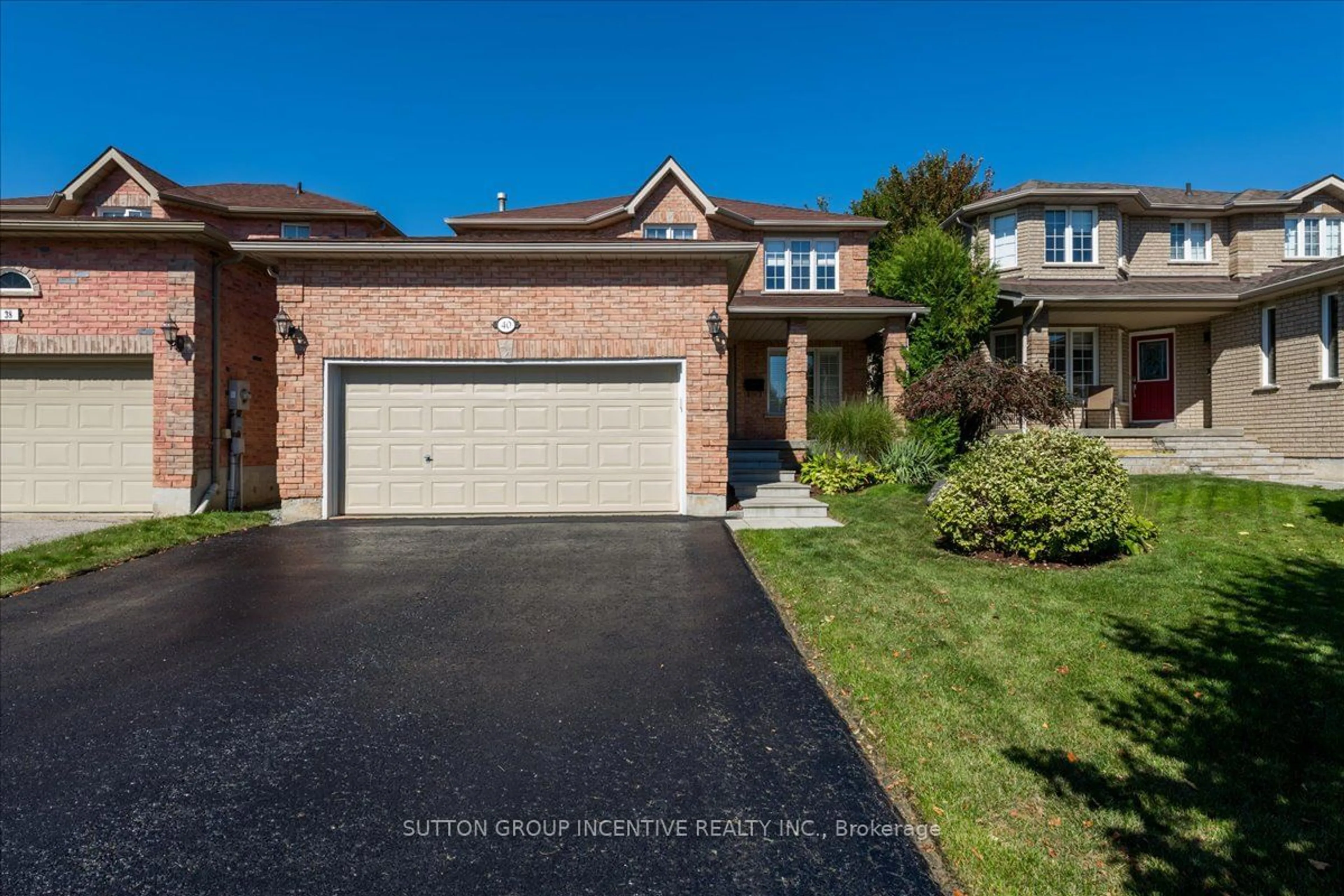 A pic from exterior of the house or condo, the street view for 40 Livia Herman Way, Barrie Ontario L4M 6X1