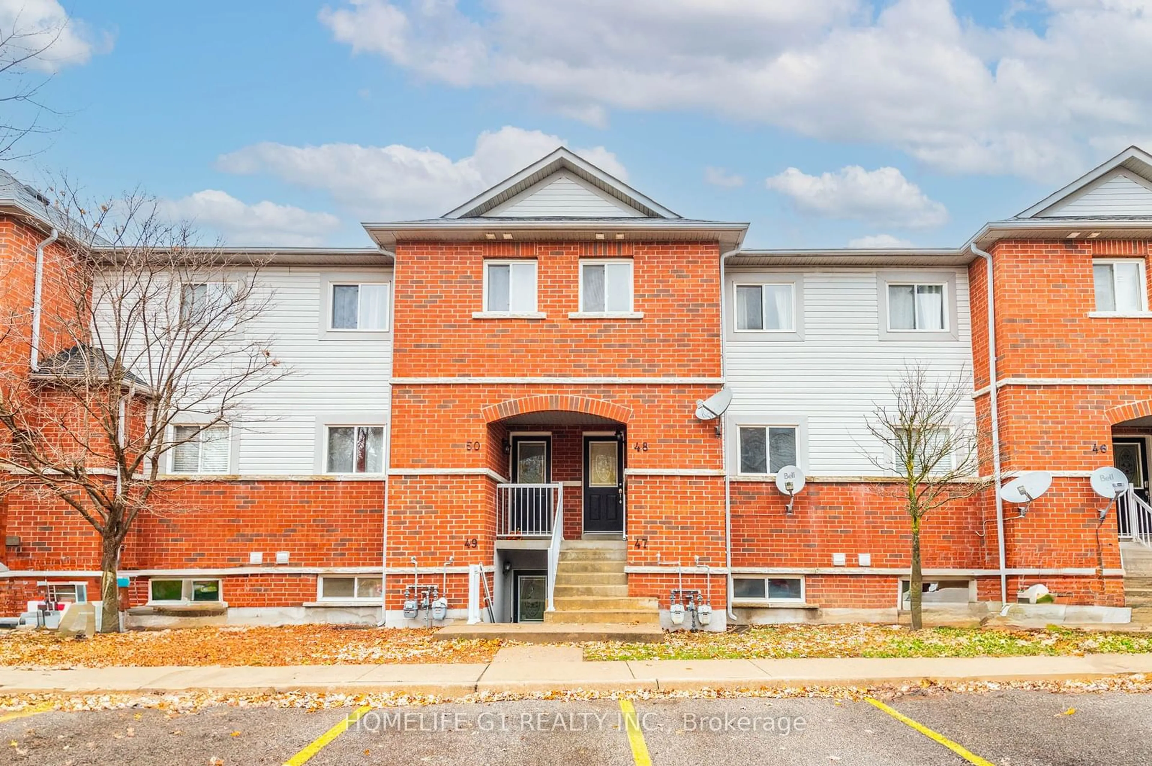 A pic from exterior of the house or condo, the front or back of building for 239 Ferndale Drive S, Barrie Ontario L4N 0T6