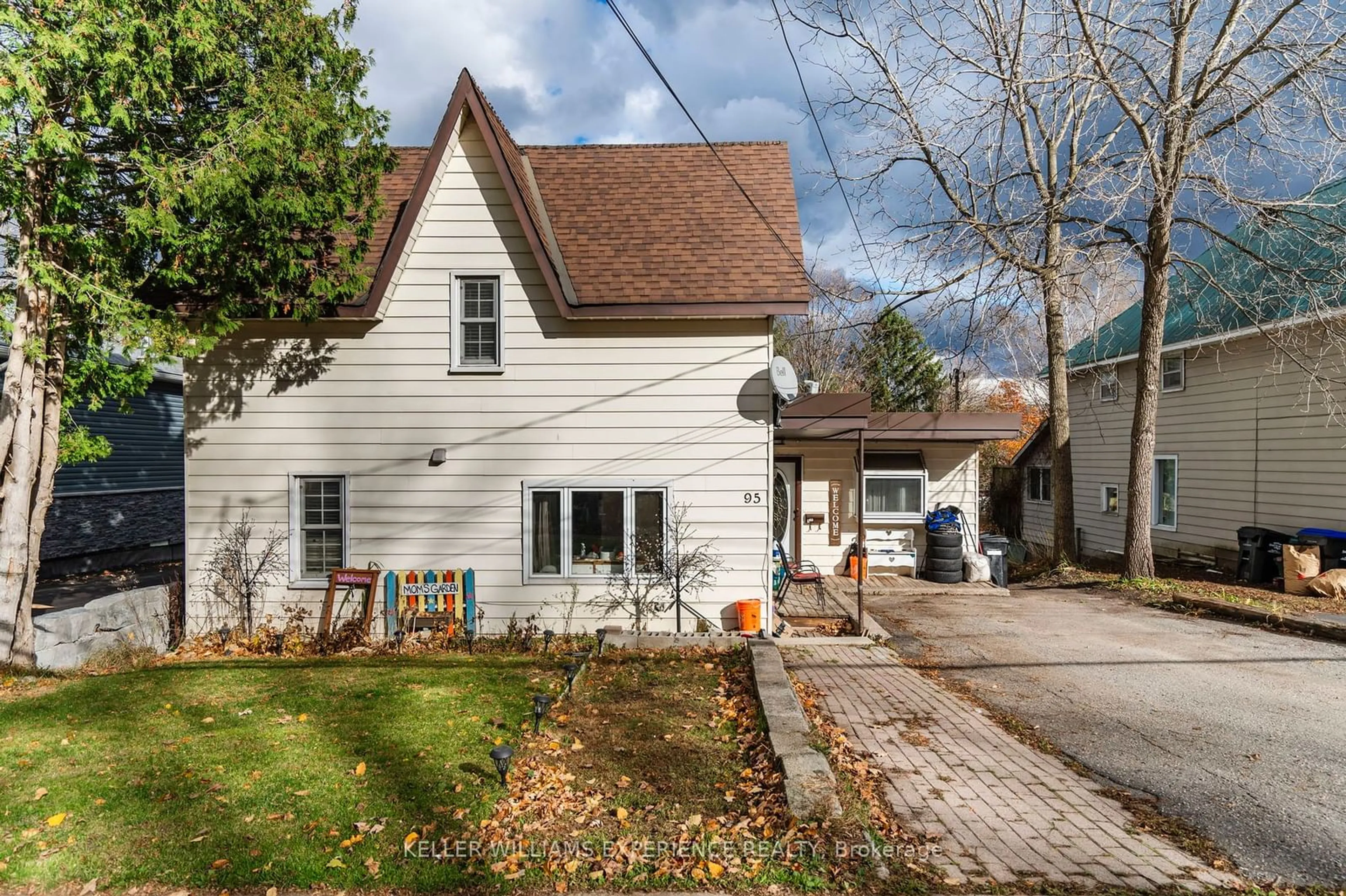 Frontside or backside of a home, cottage for 95 Fifth St, Midland Ontario L4R 3V6