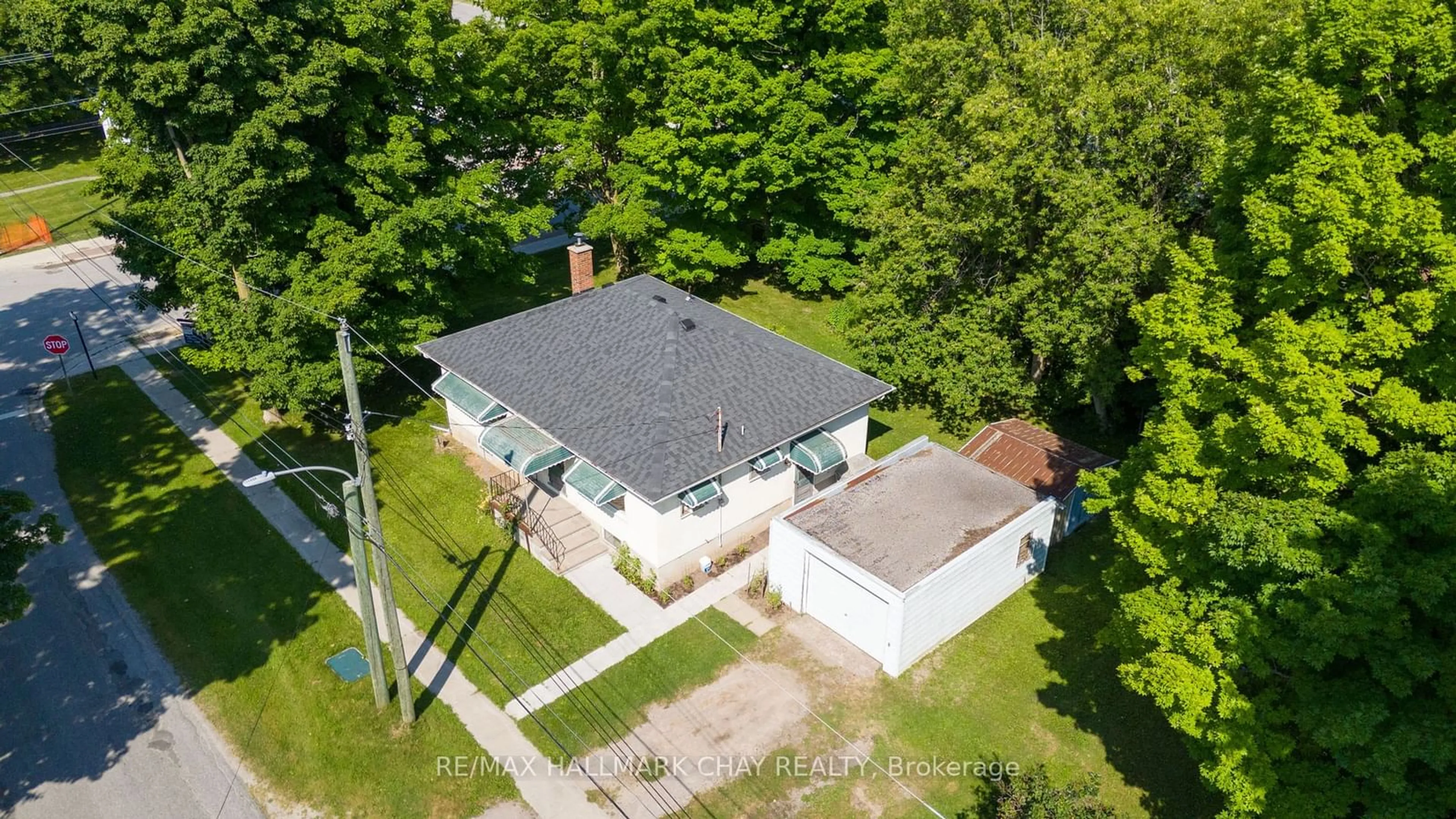 Frontside or backside of a home, cottage for 20 Peter St, Springwater Ontario L0L 1P0