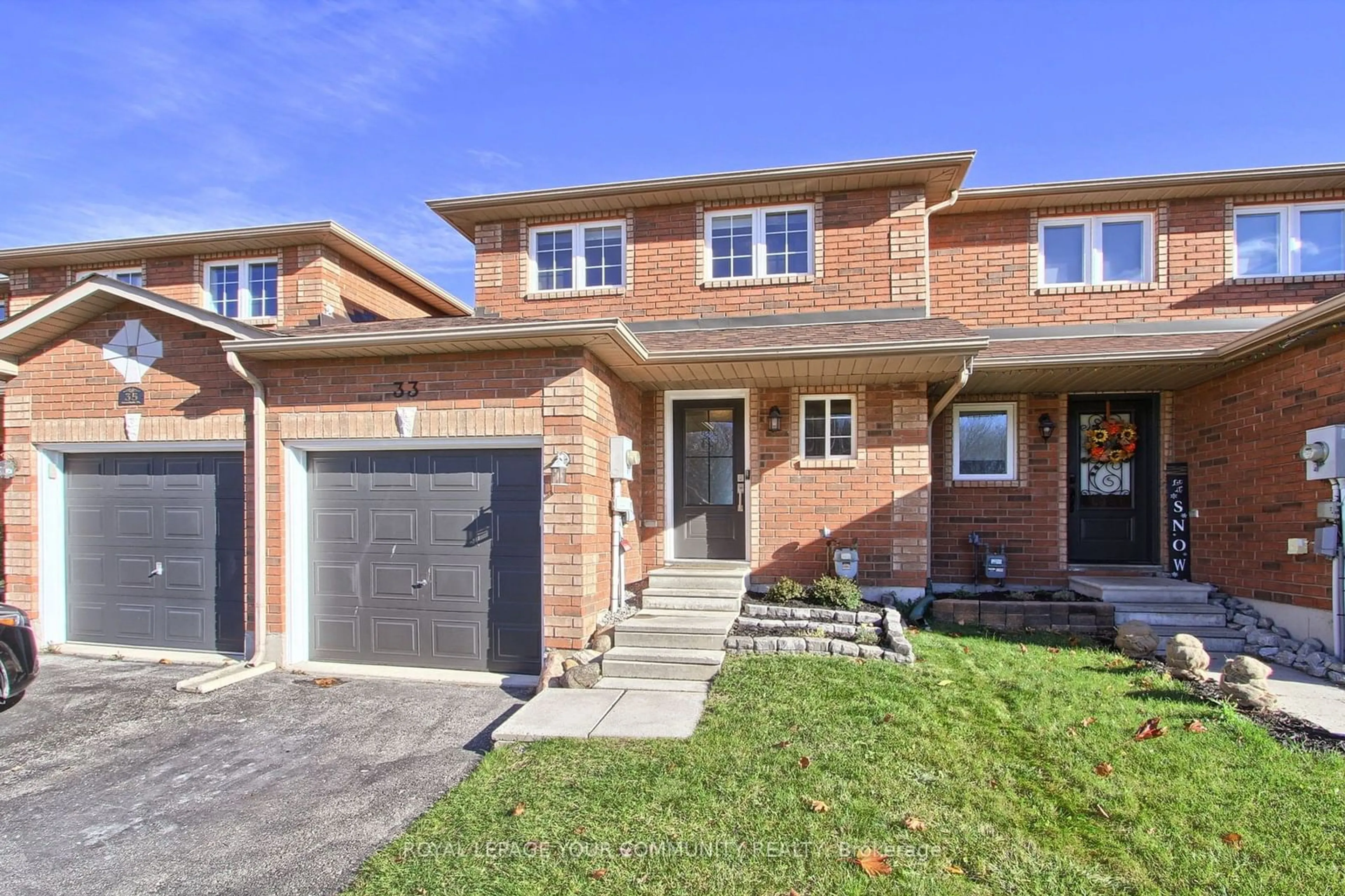 Home with brick exterior material for 33 Goodwin Dr, Barrie Ontario L4N 5Z7