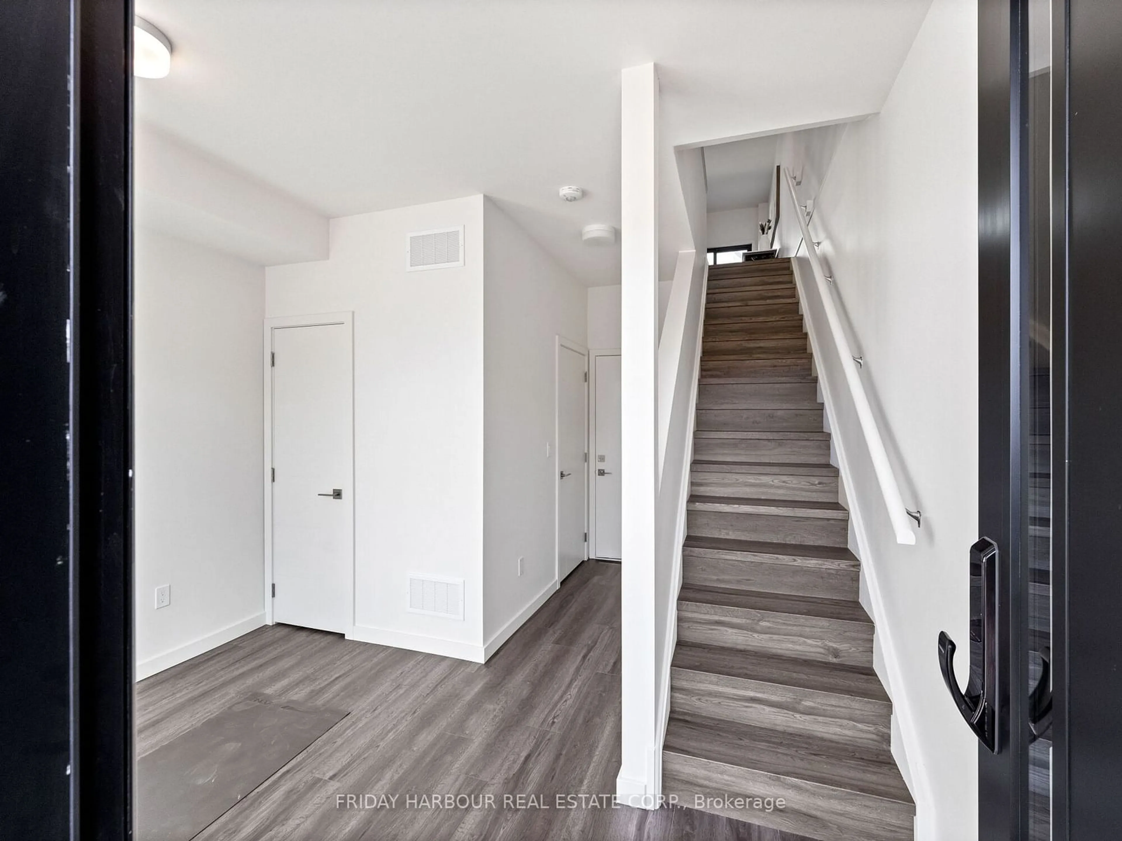 Indoor entryway, wood floors for 27 Rainwater Lane, Barrie Ontario L4N 9J6