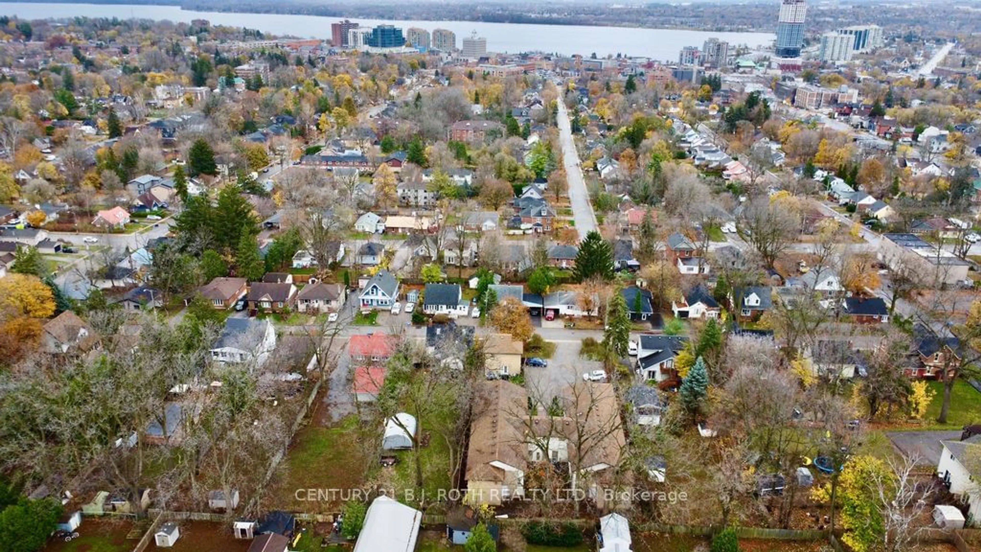 A pic from exterior of the house or condo, the street view for 24 North St, Barrie Ontario L4M 2R9