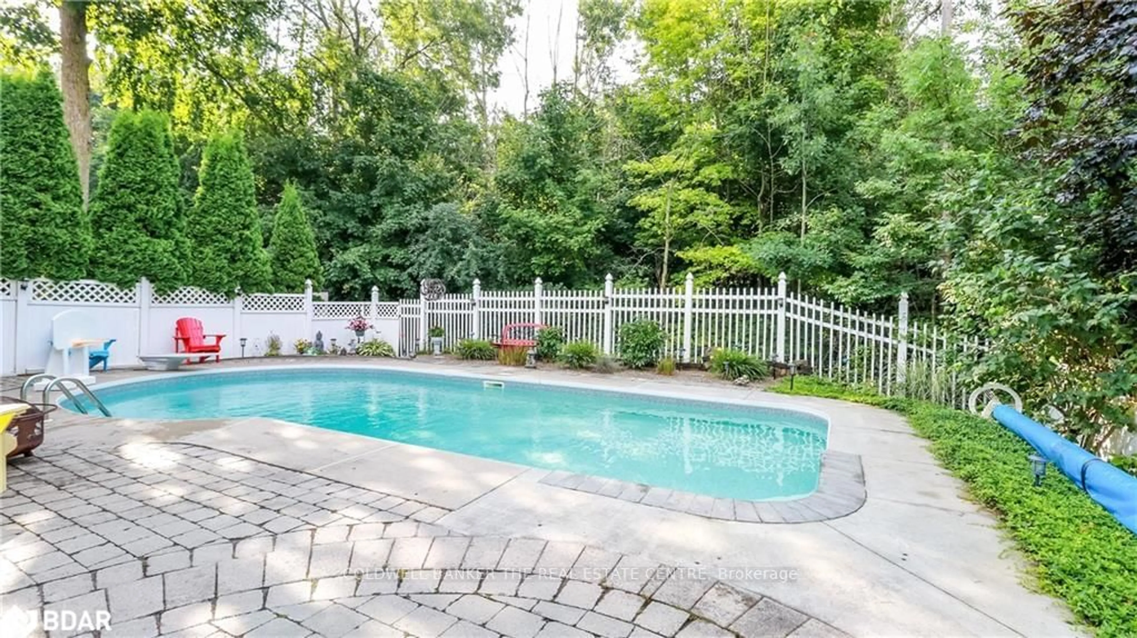 Indoor or outdoor pool for 156 Columbia Rd, Barrie Ontario L4N 8E3