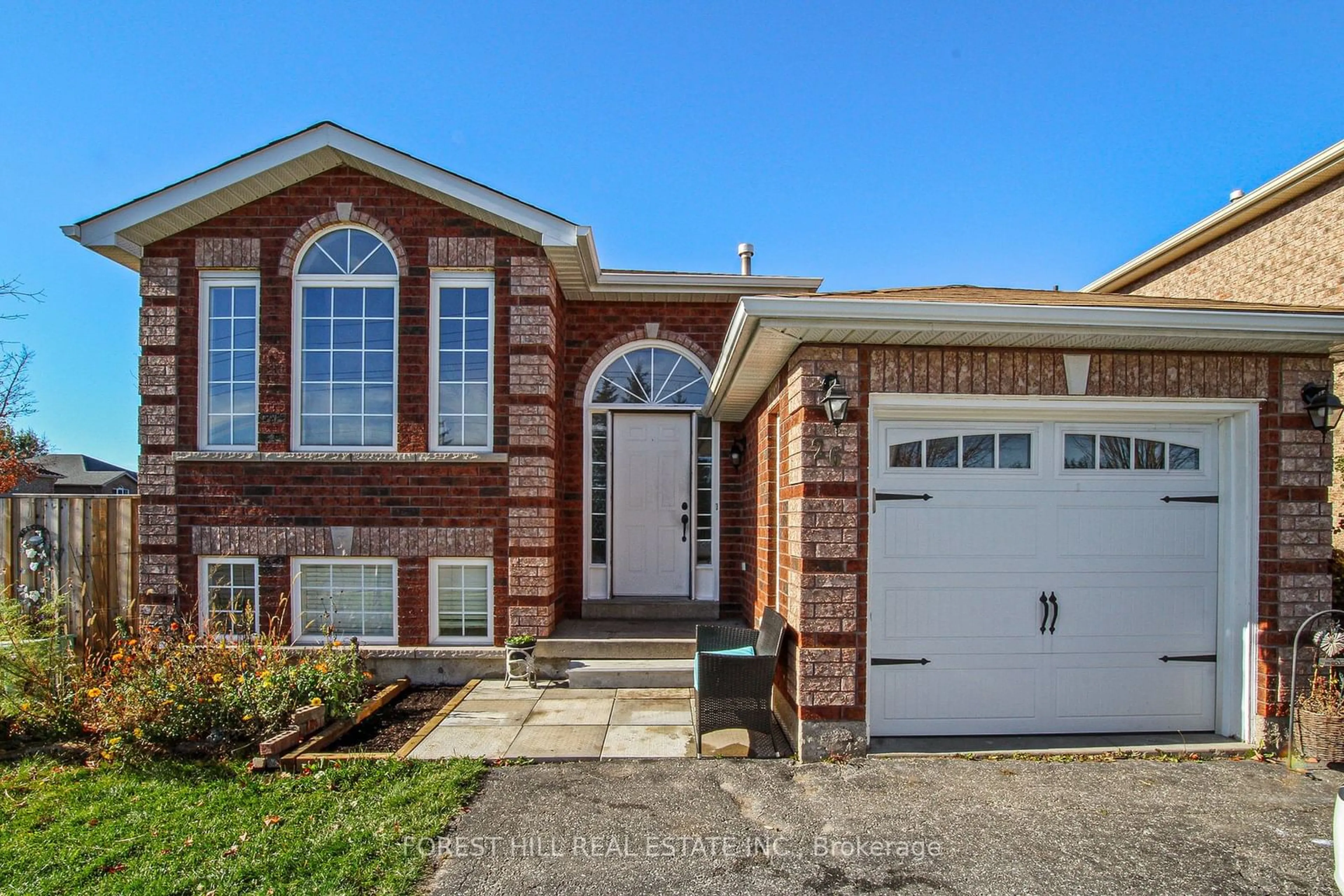 Home with brick exterior material for 26 Quinlan Rd, Barrie Ontario L4M 7B1