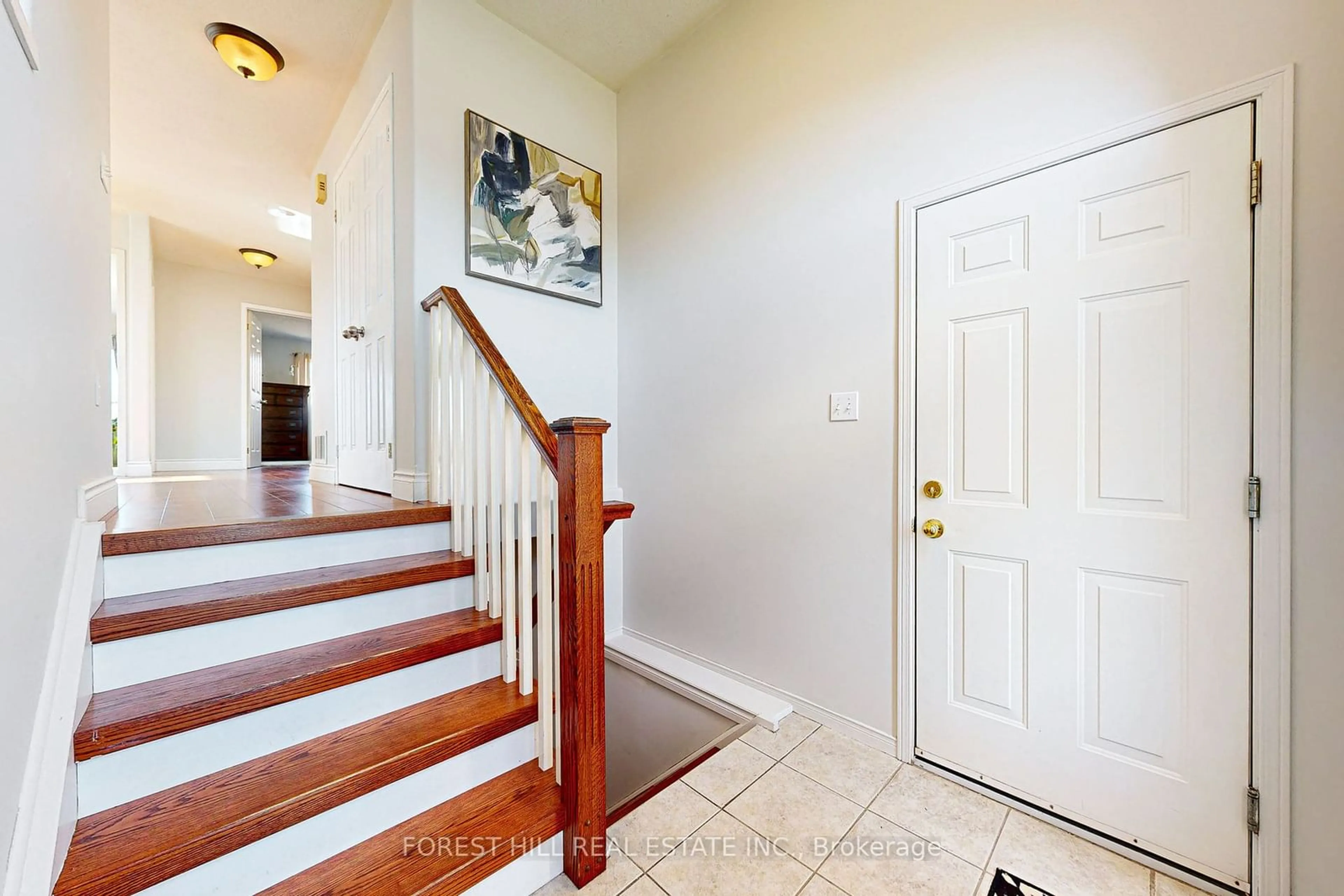 Indoor entryway, wood floors for 26 Quinlan Rd, Barrie Ontario L4M 7B1