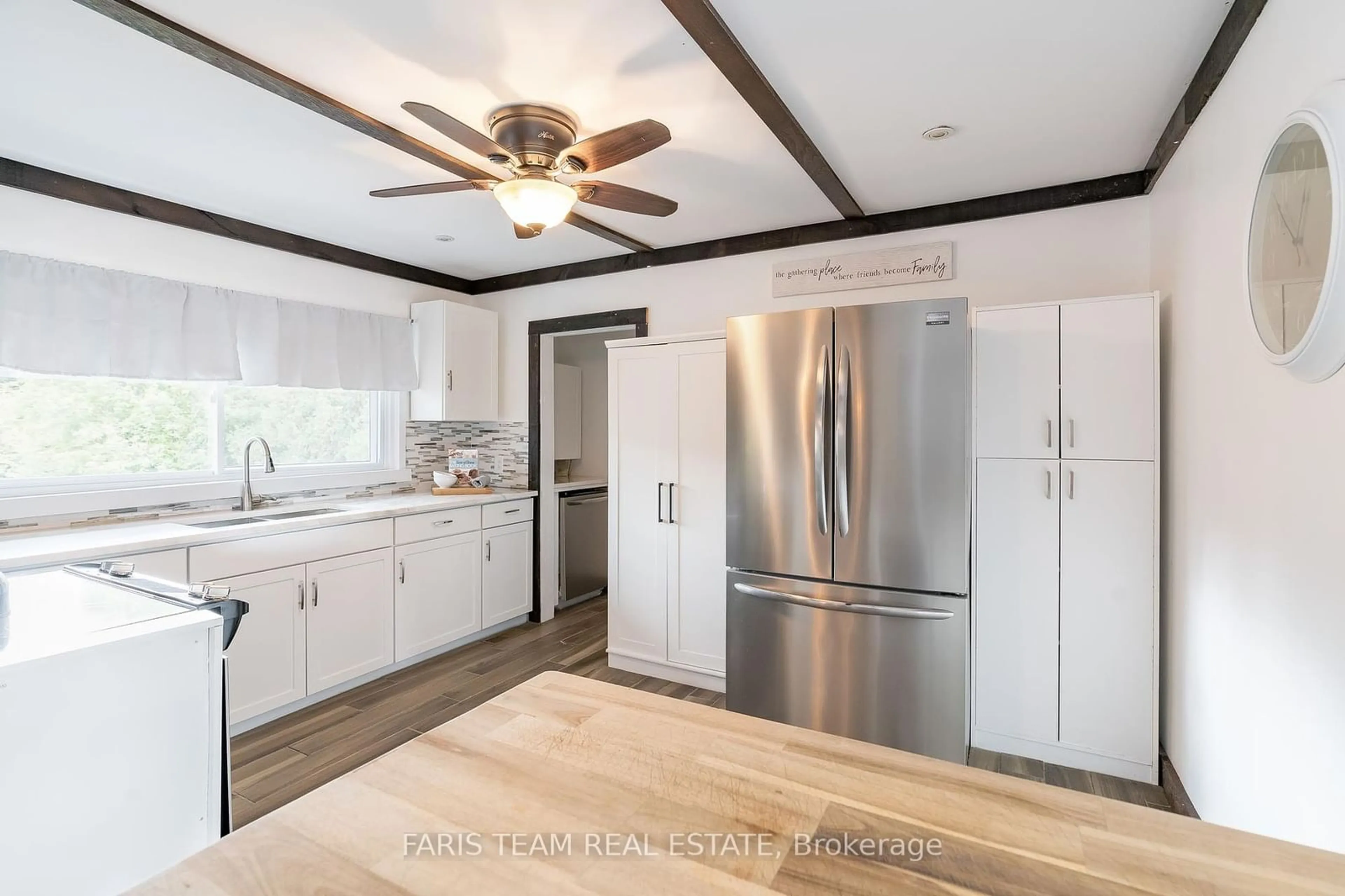 Open concept kitchen for 2447 Ridge Rd, Oro-Medonte Ontario L0L 2L0