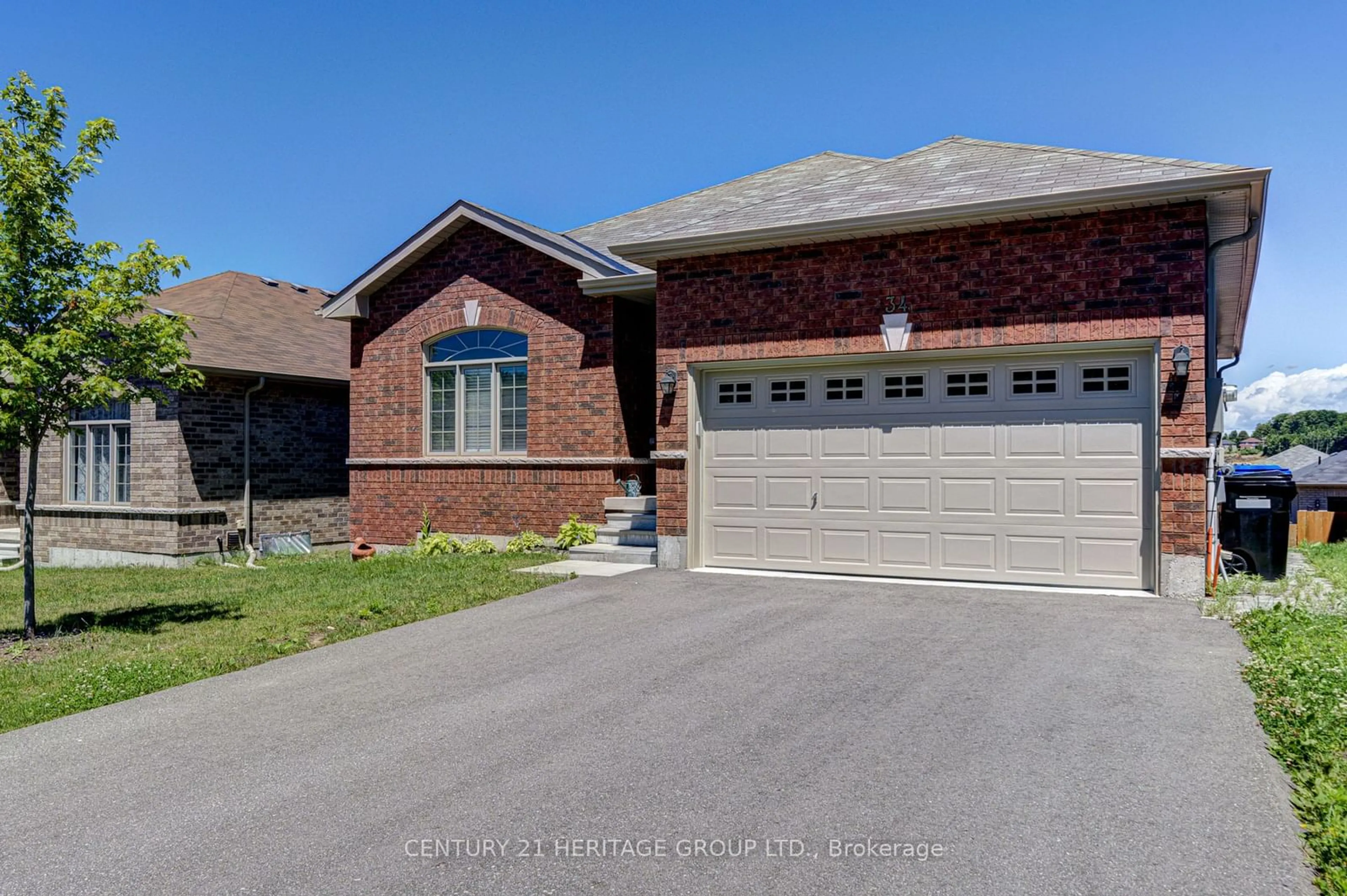 Home with brick exterior material for 34 Beausoleil Dr, Penetanguishene Ontario L9M 0V8