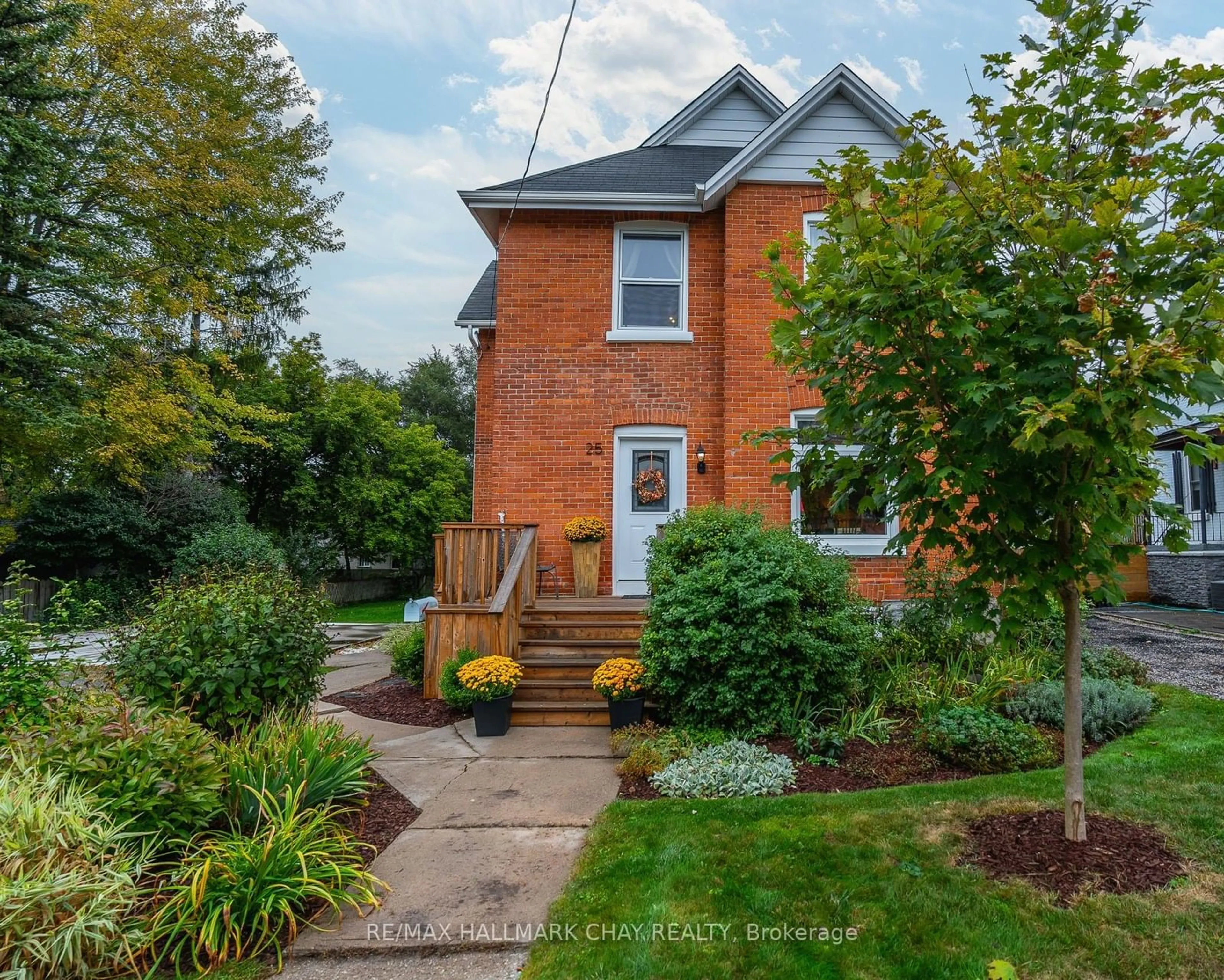 Frontside or backside of a home, the fenced backyard for 25 William St, Barrie Ontario L4N 3J4