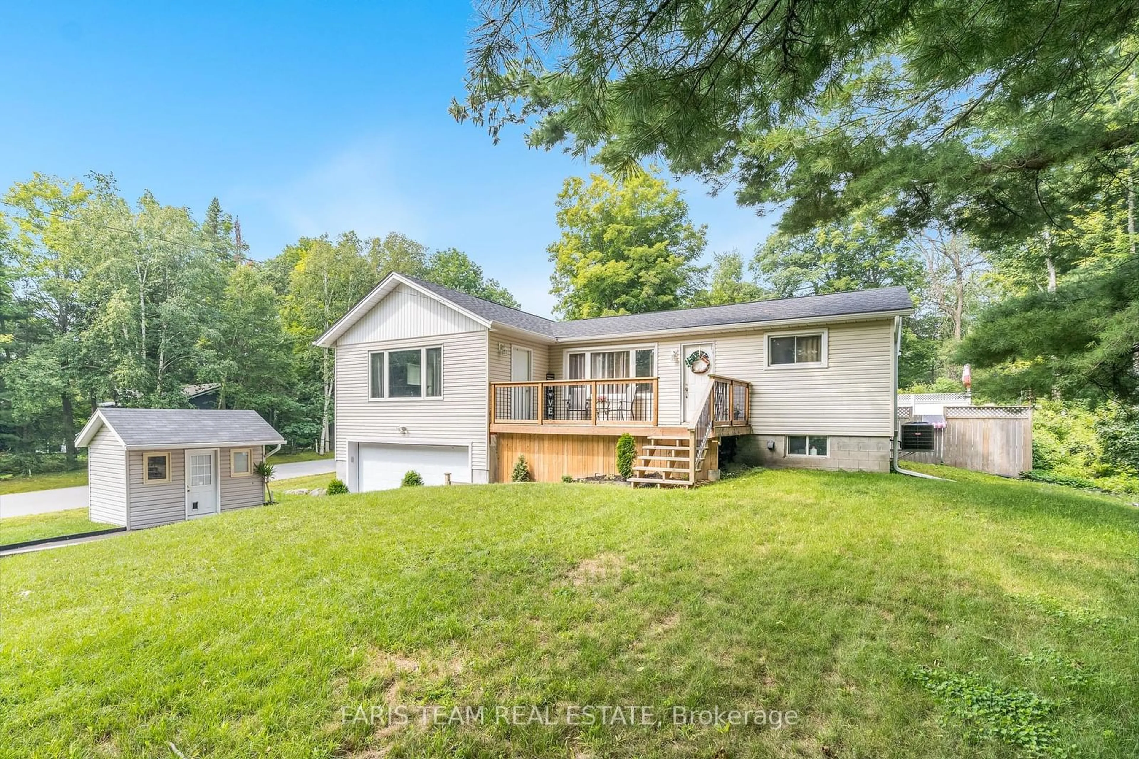 Frontside or backside of a home, the fenced backyard for 328 Peek-A-Boo Tr, Tiny Ontario L9M 0B3