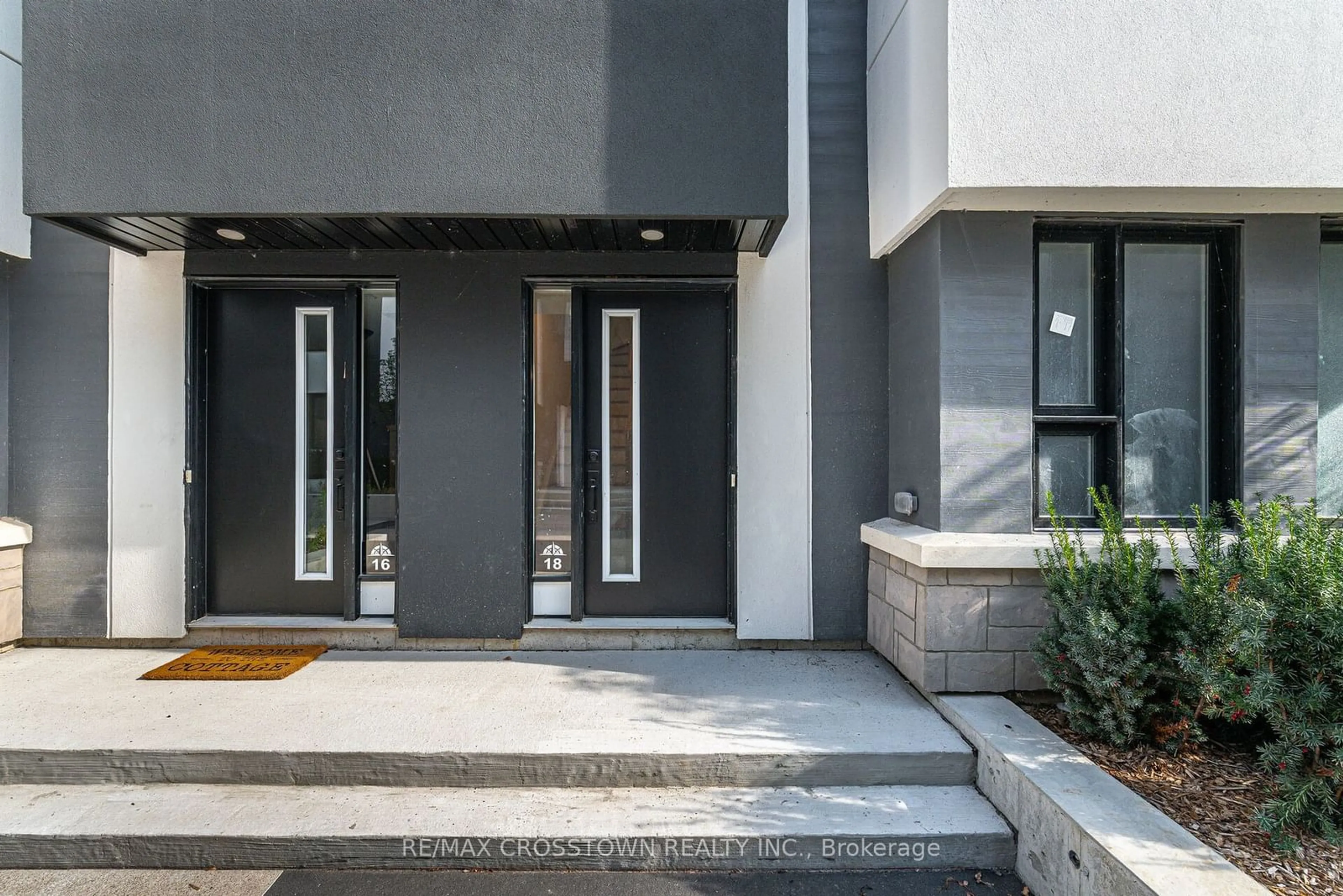 Indoor entryway, cement floor for 18 Mariners Pier Way, Orillia Ontario L3V 8P4