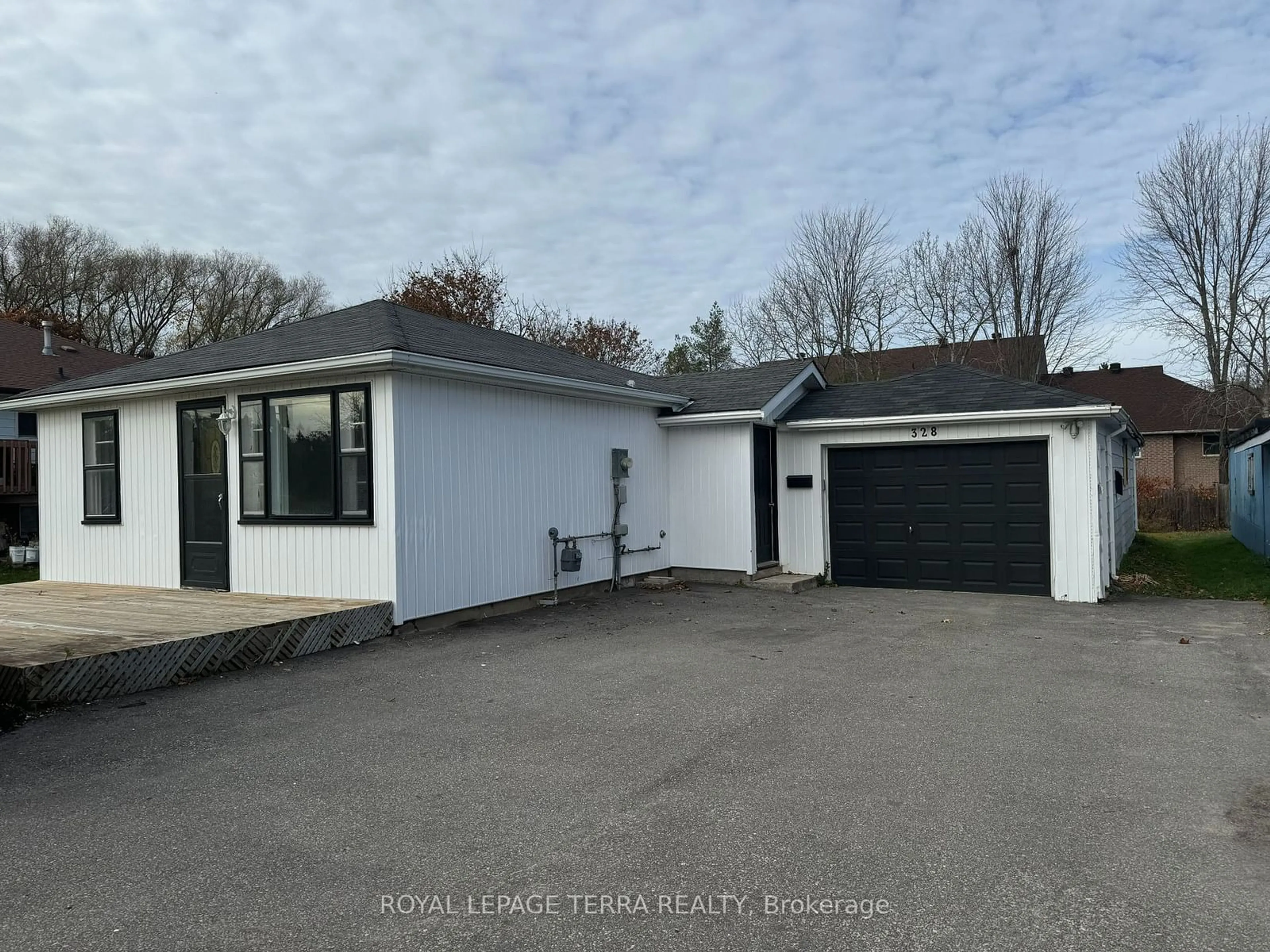 Frontside or backside of a home, cottage for 328 Little Ave, Barrie Ontario L4N 2Z6