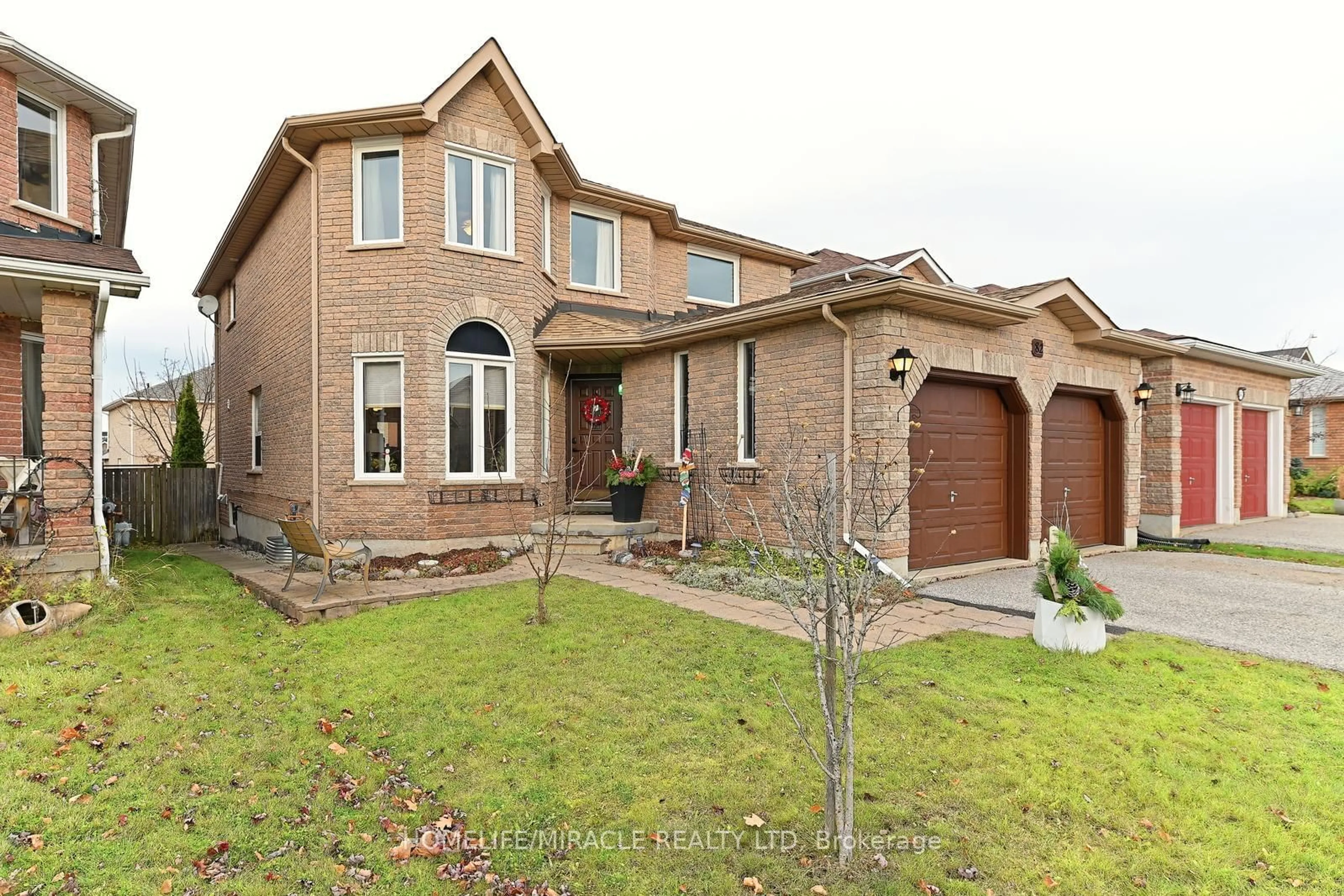 Home with brick exterior material for 82 Stephanie Lane, Barrie Ontario L4N 0V9