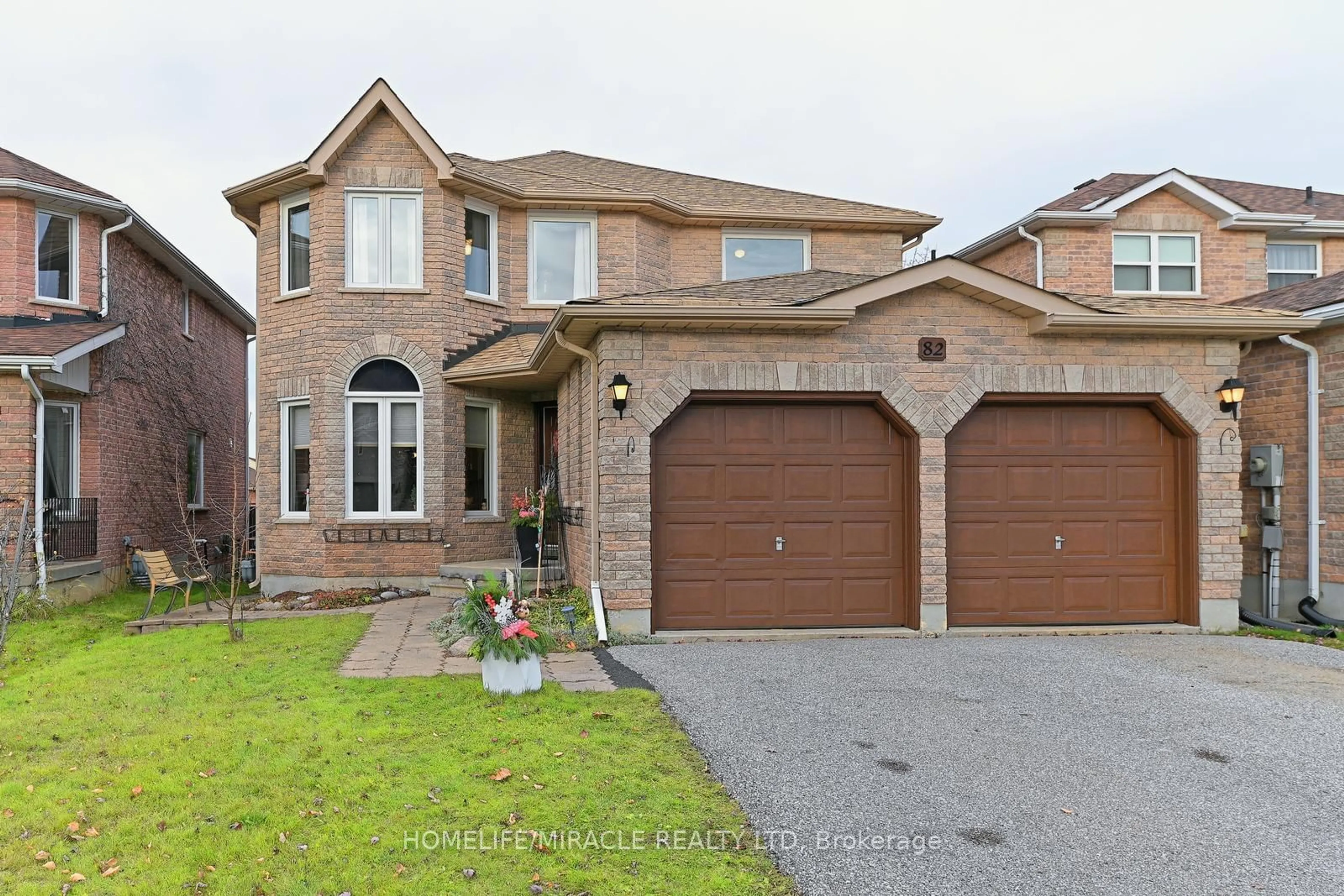 Frontside or backside of a home, the street view for 82 Stephanie Lane, Barrie Ontario L4N 0V9