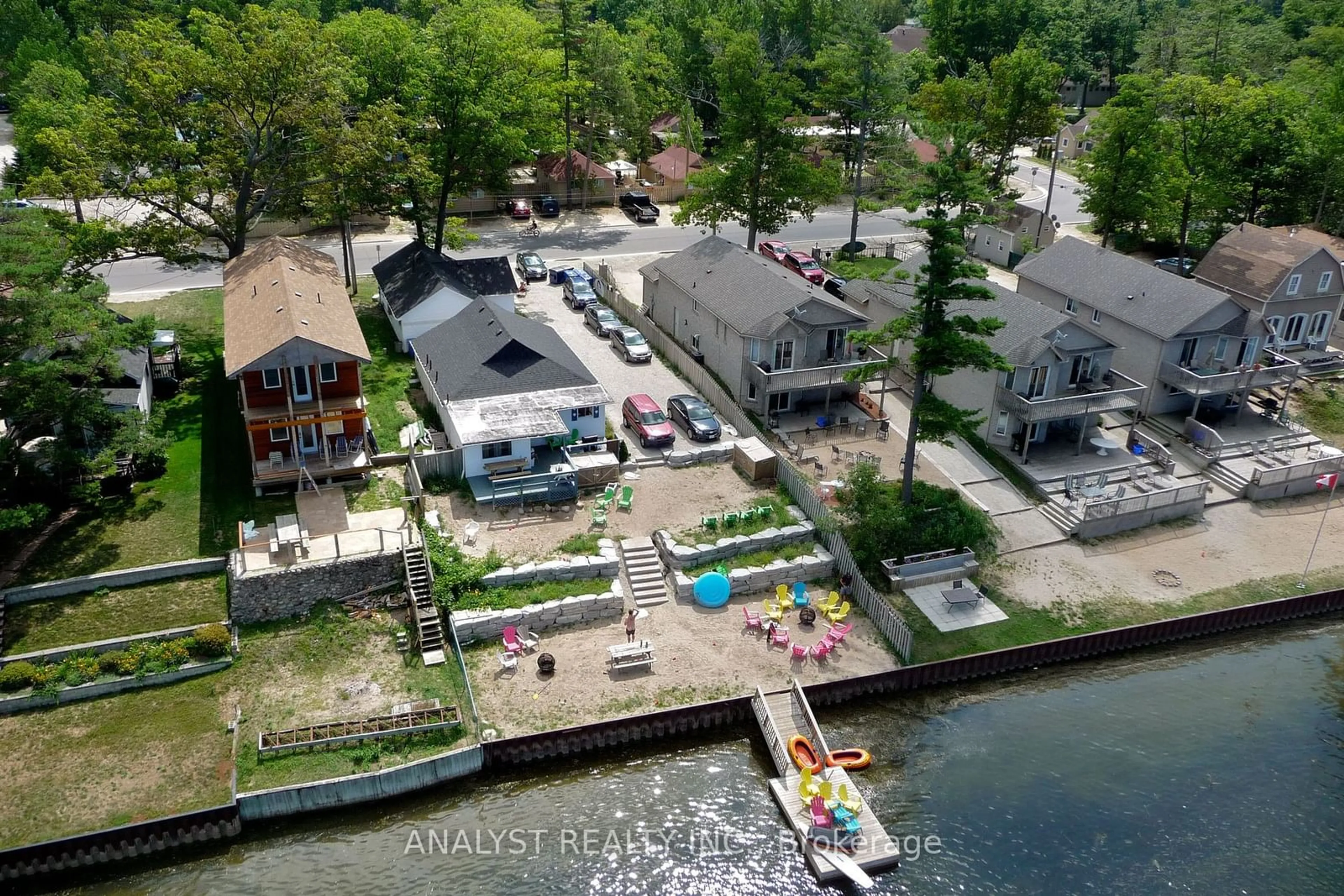 A pic from exterior of the house or condo, cottage for 28 River Avenue Cres, Wasaga Beach Ontario L9Z 2K6