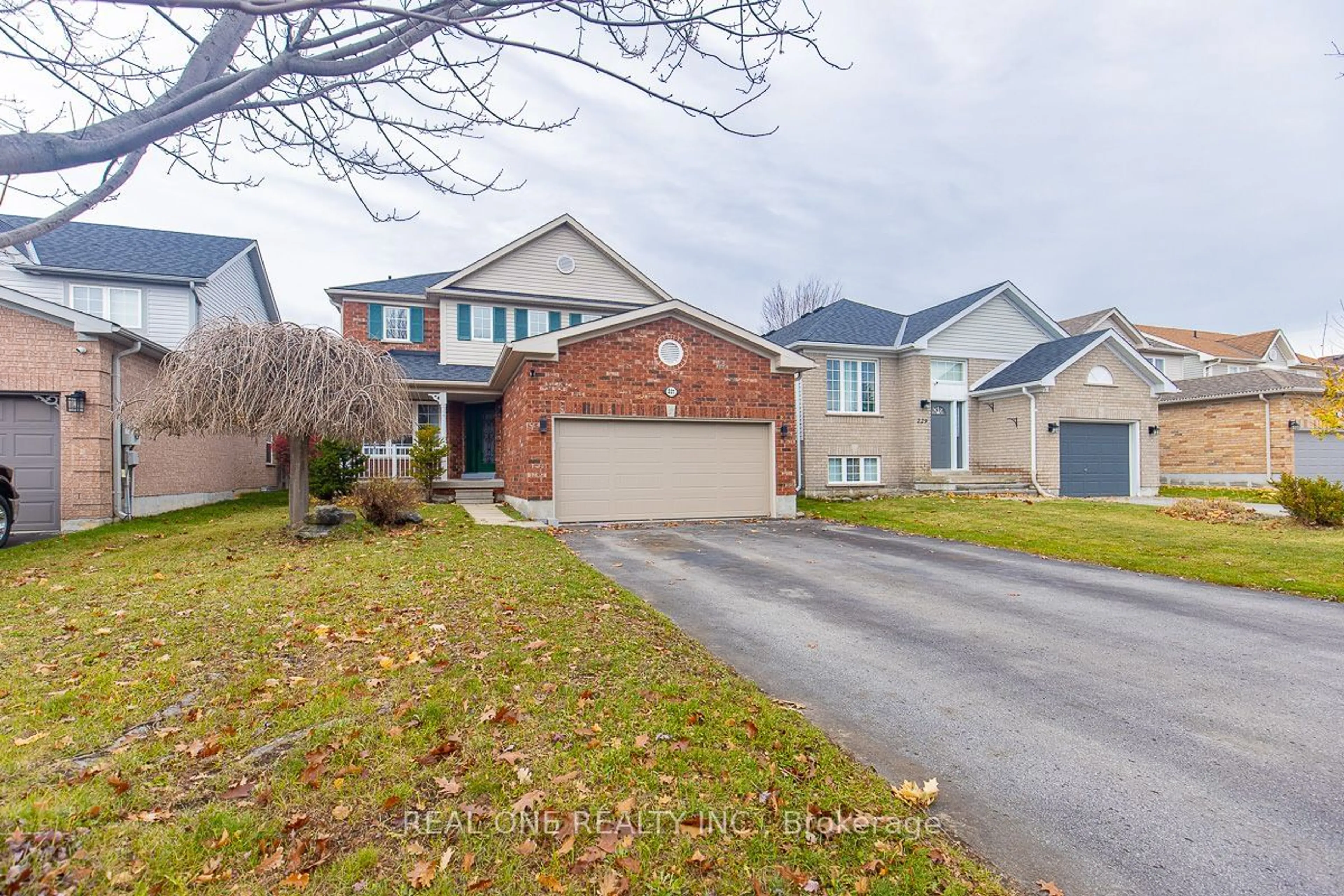 Frontside or backside of a home, the street view for 227 Esther Dr, Barrie Ontario L4N 0G3