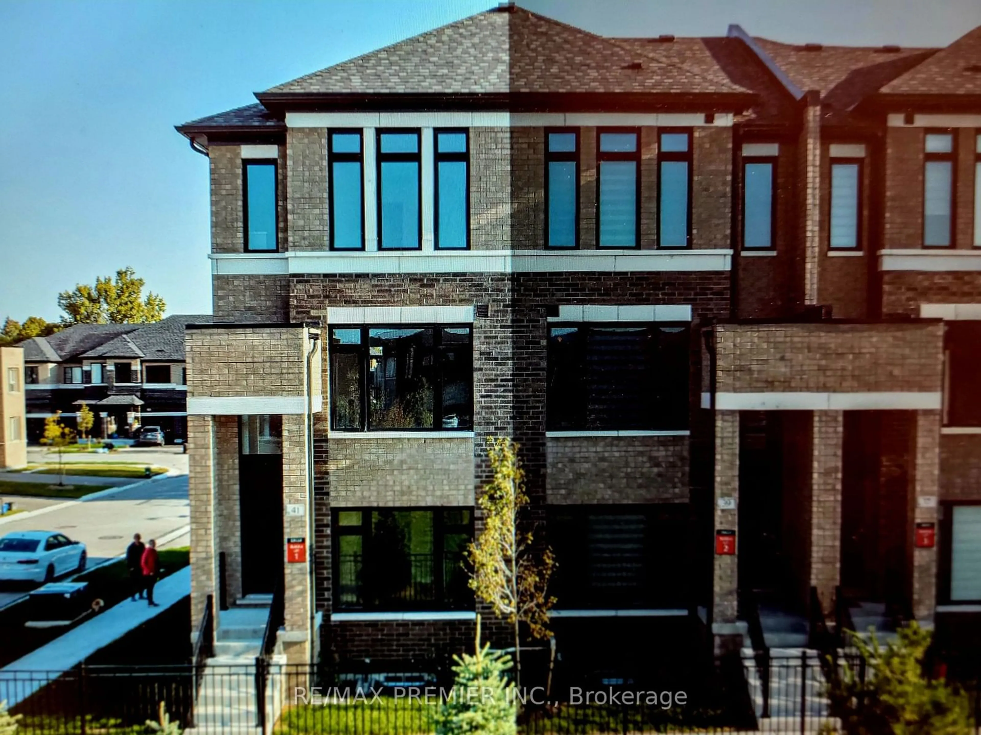 Home with brick exterior material for 41 Cherry Hill Lane, Barrie Ontario L4N 6K7