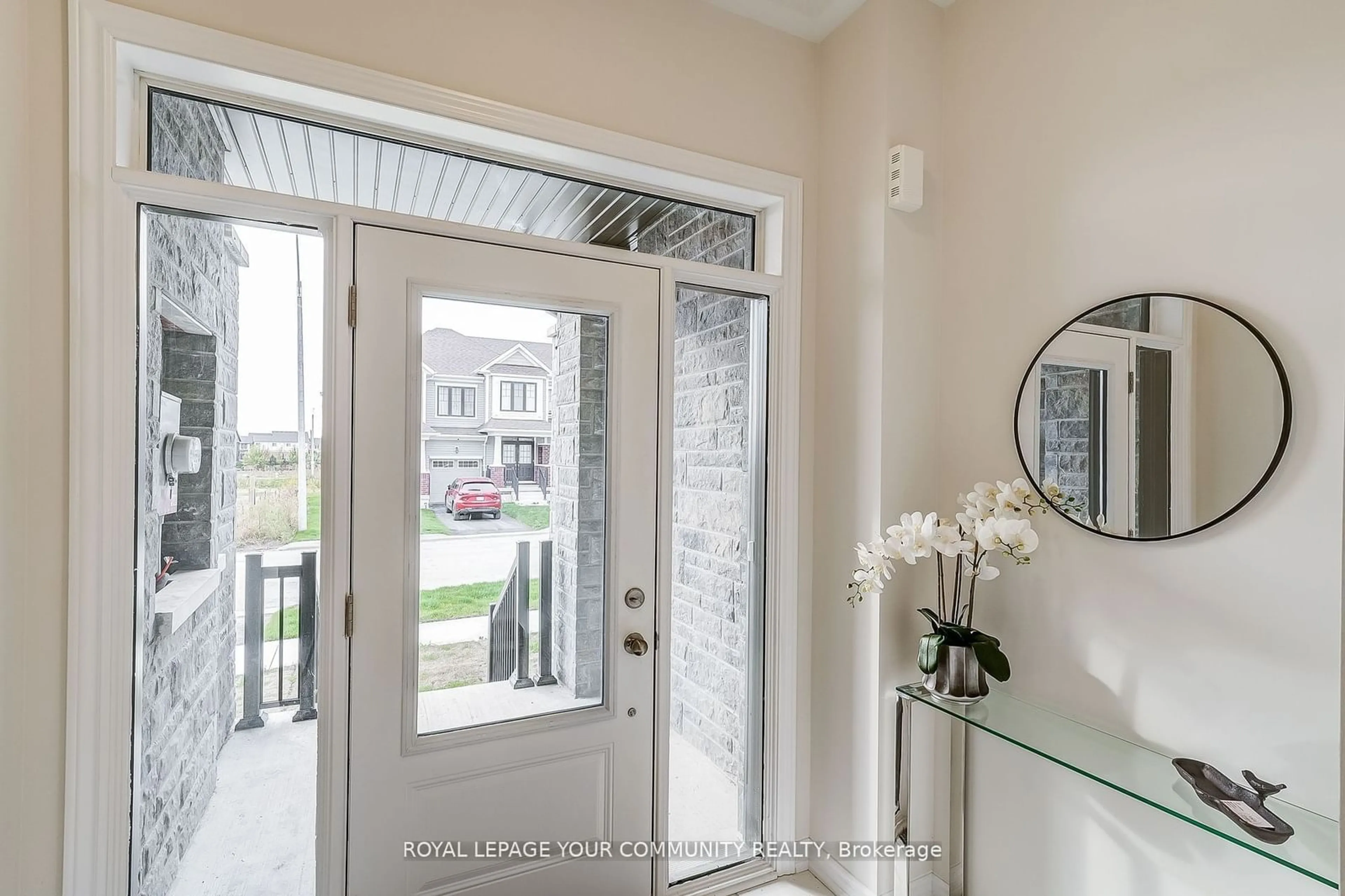 Indoor entryway, wood floors for 8 Rochester Dr, Barrie Ontario L9S 2Z8