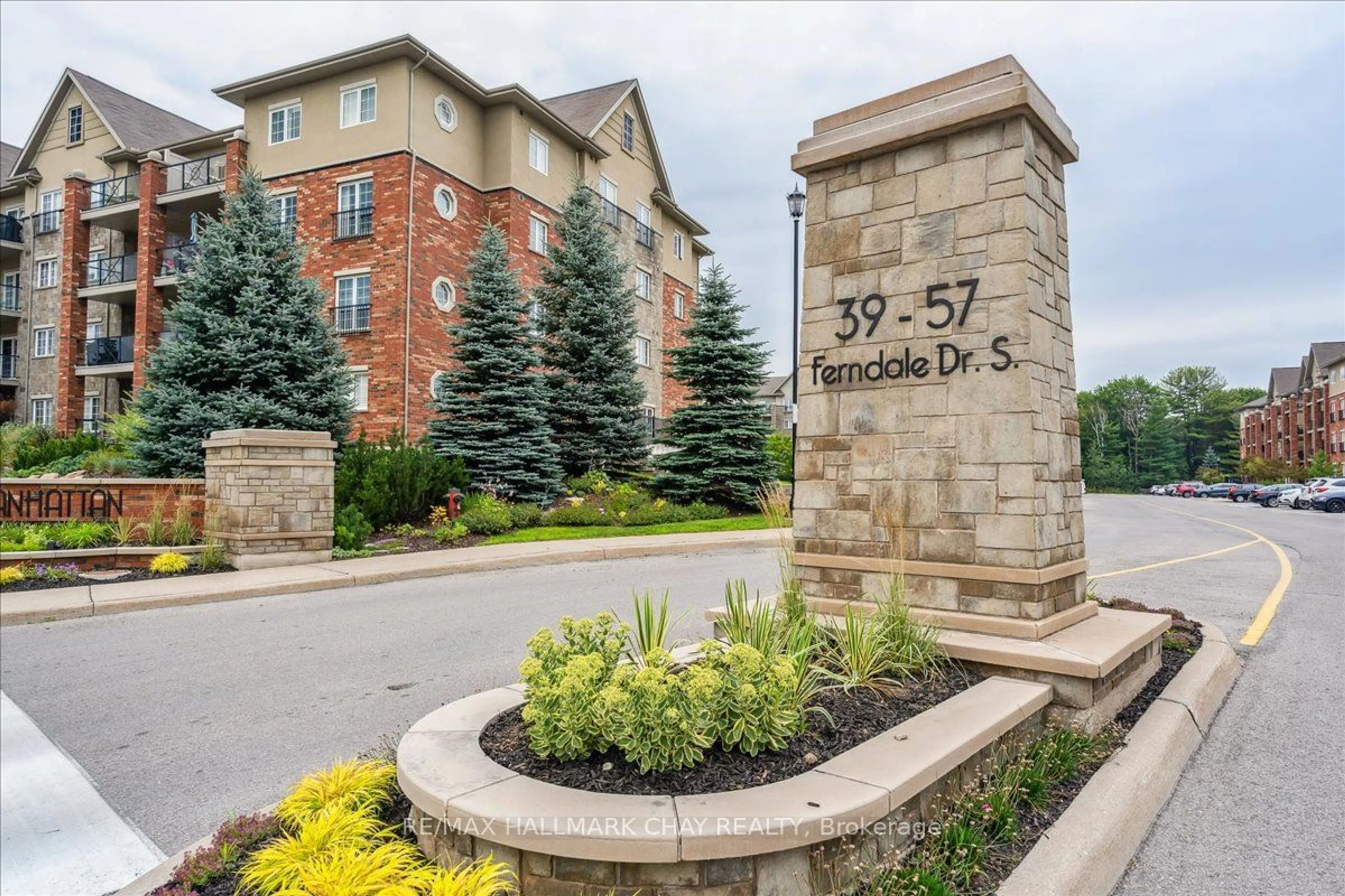 A pic from exterior of the house or condo, the front or back of building for 45 Ferndale Dr #408, Barrie Ontario L4N 5W7