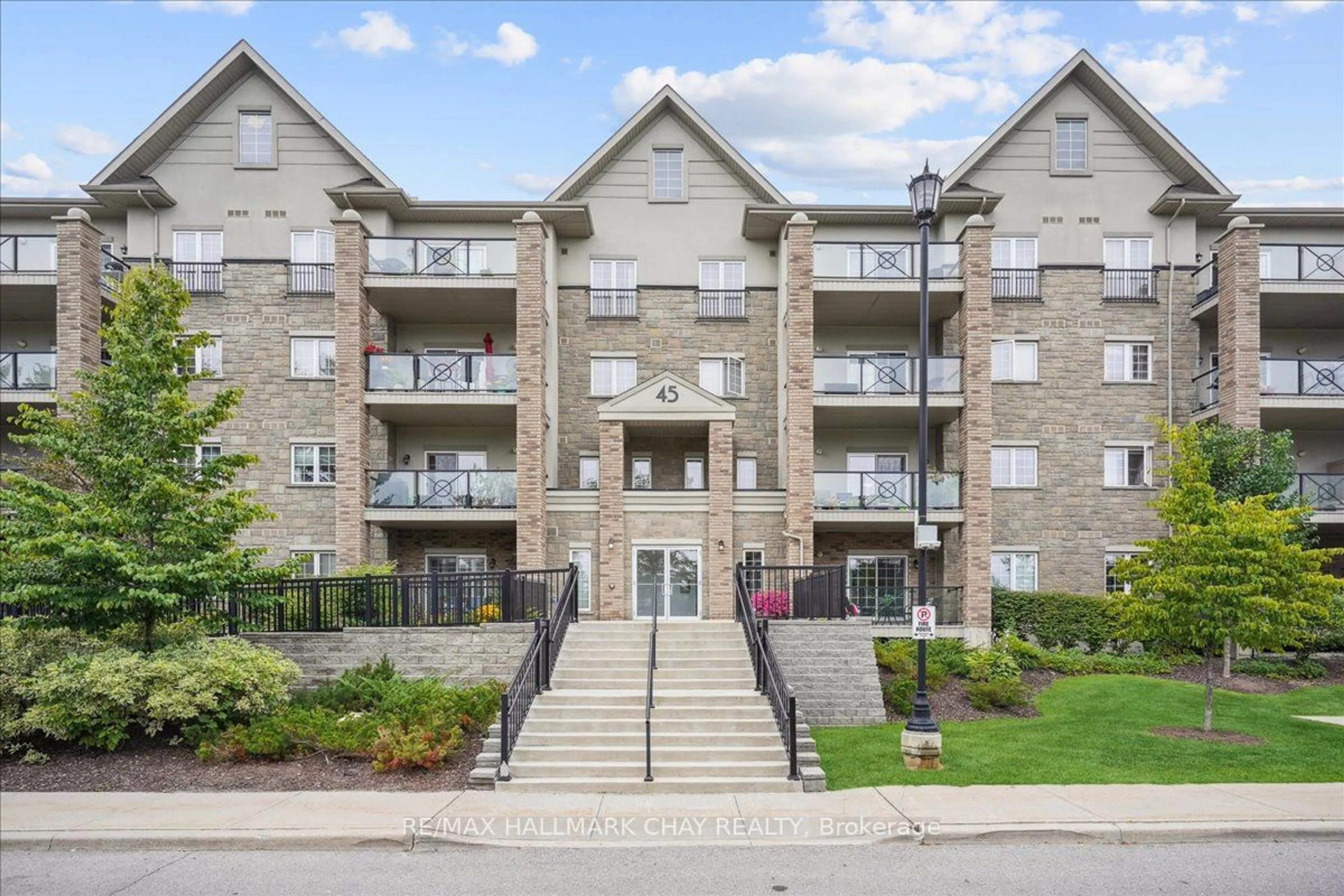 A pic from exterior of the house or condo, the front or back of building for 45 Ferndale Dr #408, Barrie Ontario L4N 5W7