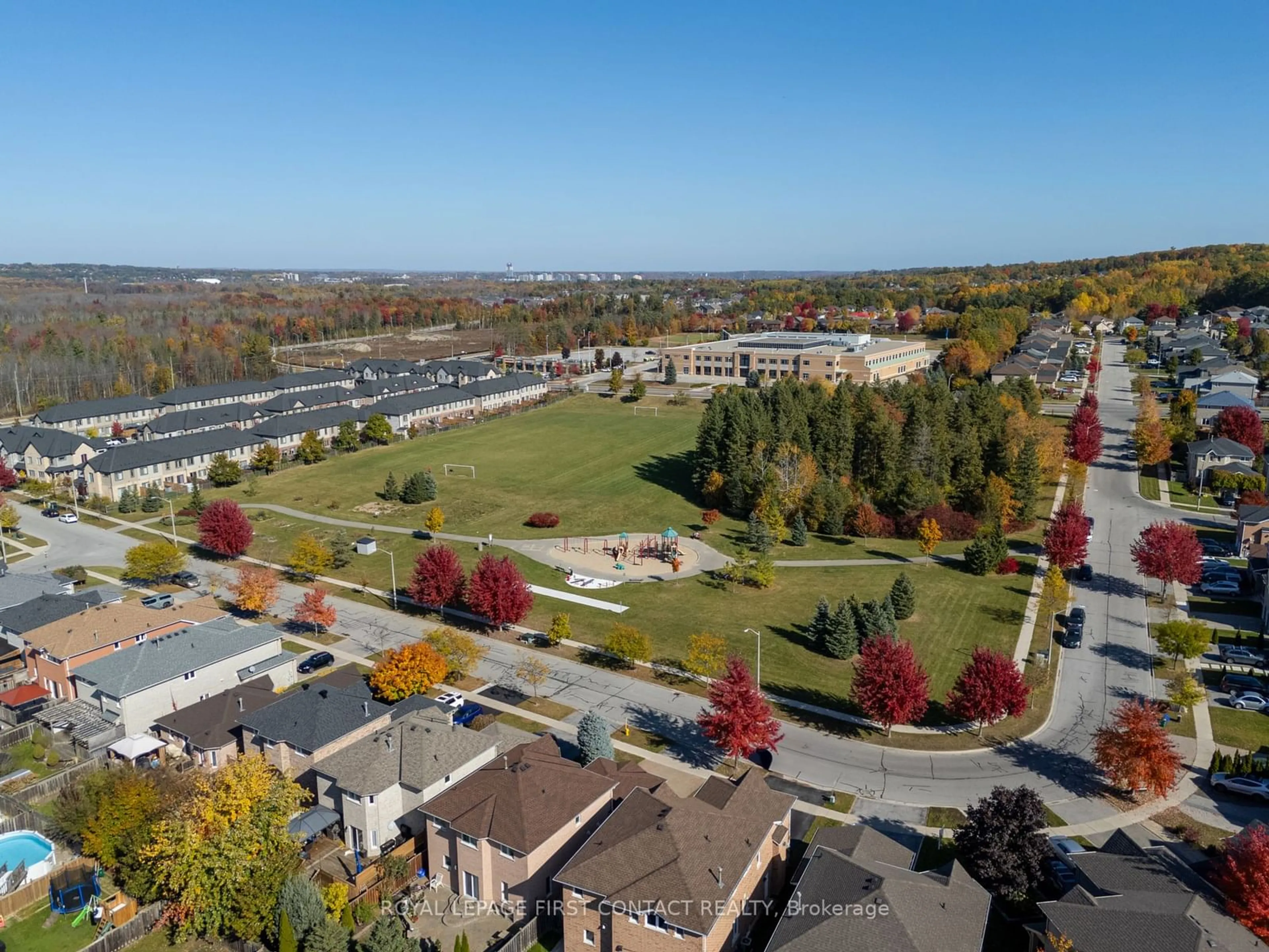 A pic from exterior of the house or condo, the street view for 36 Batteaux St, Barrie Ontario L4N 2J3