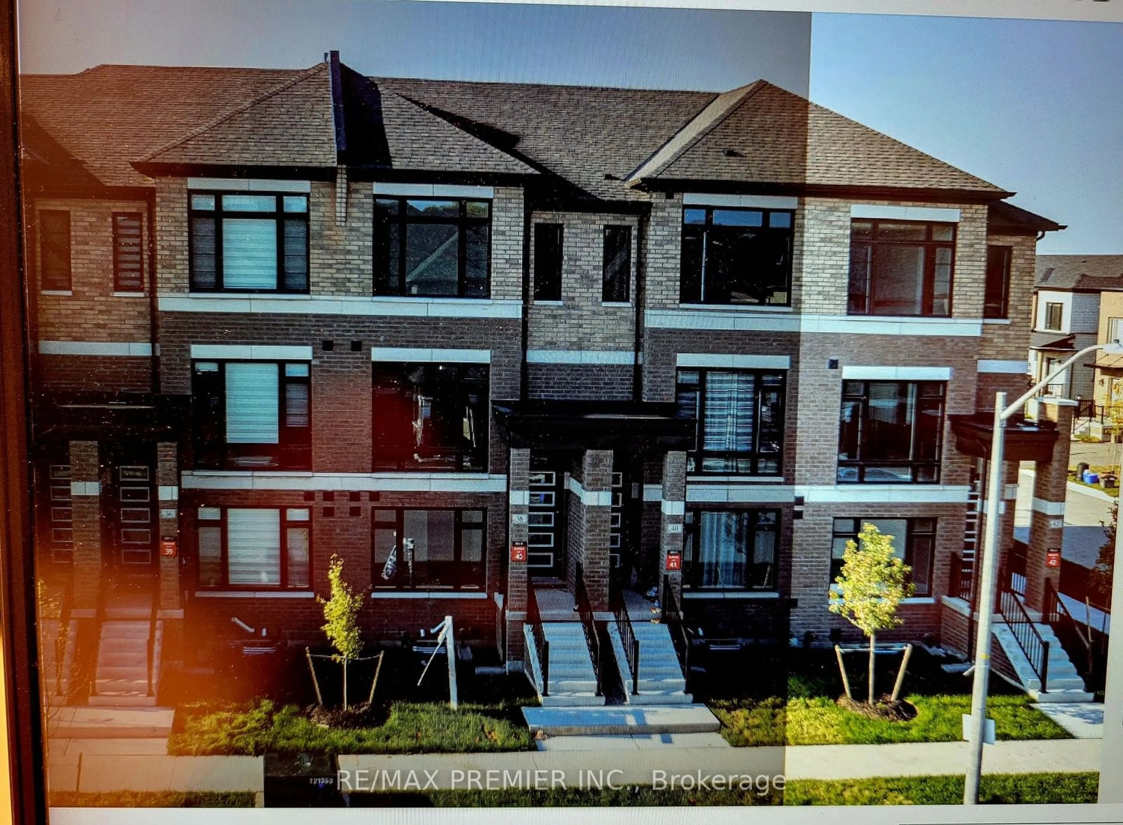 A pic from exterior of the house or condo, the front or back of building for 42 Cherry Hill Lane, Barrie Ontario L4N 6K7