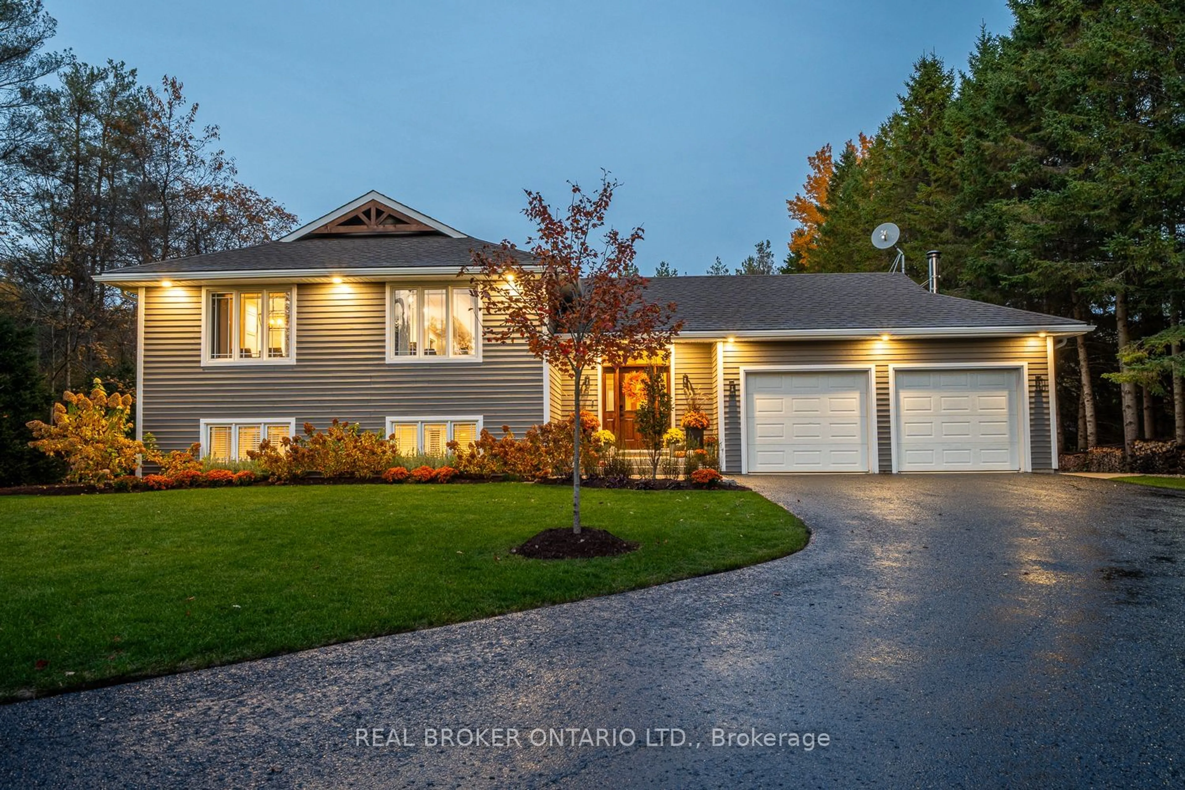 Frontside or backside of a home, cottage for 8 Crystalwood Lane, Springwater Ontario L0L 1X0