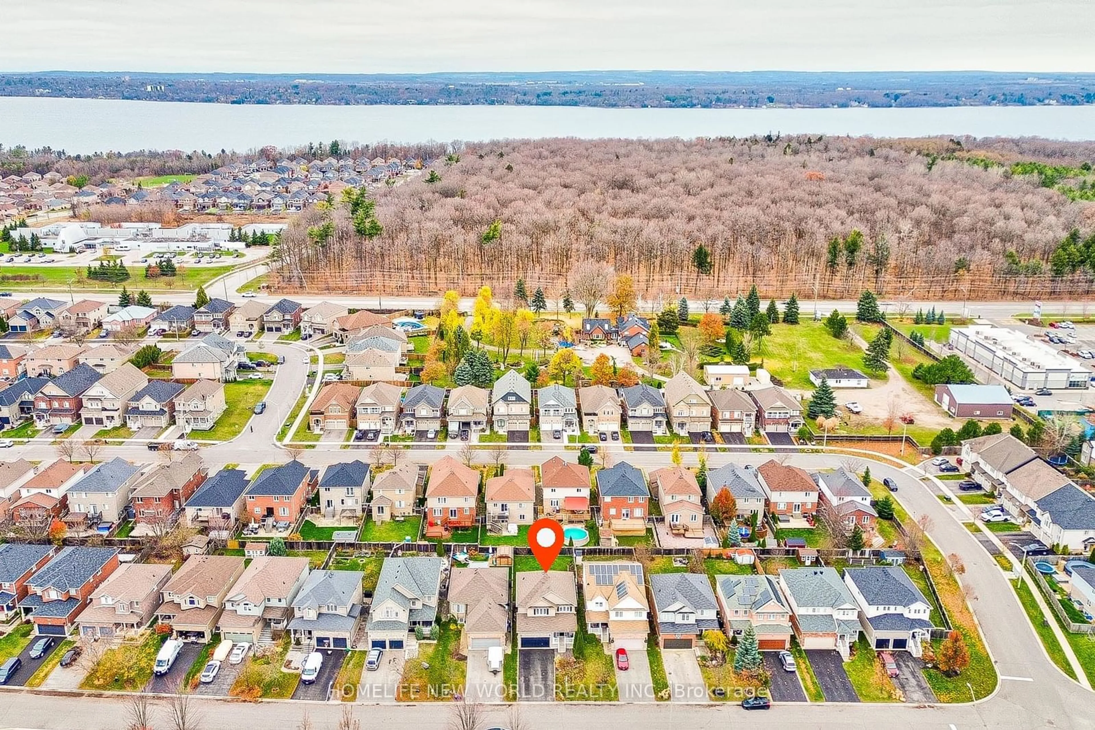 A pic from exterior of the house or condo, the street view for 58 Sovereigns Gate, Barrie Ontario L4N 0Y9